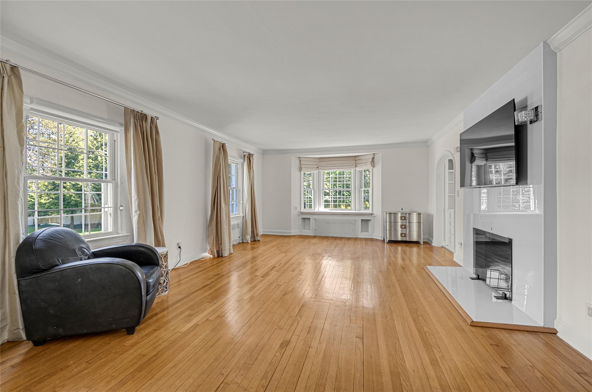 13 Arbor Place, Glen Cove, NY 11542