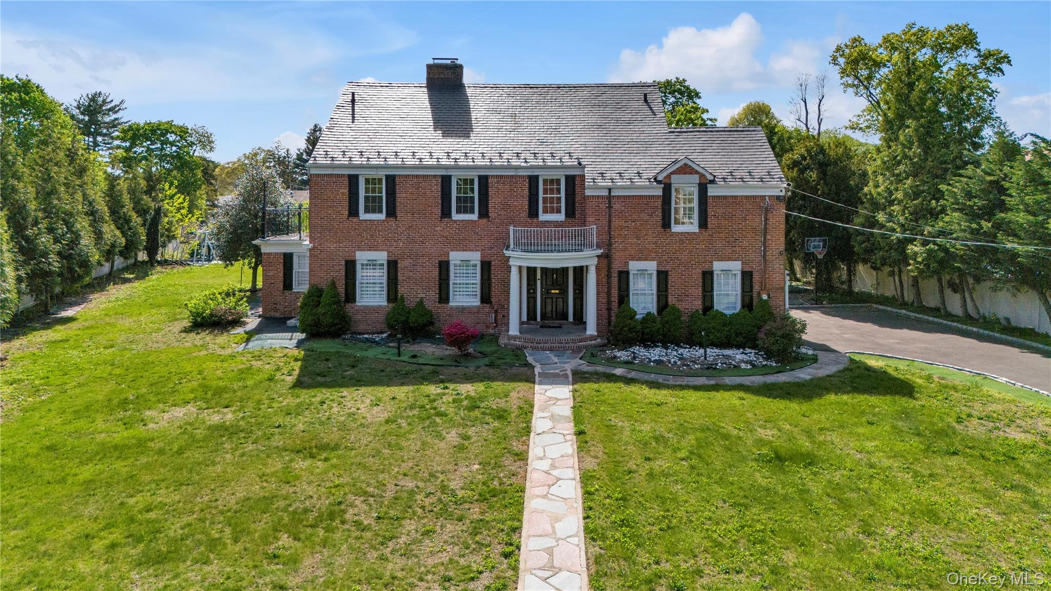 13 Arbor Place, Glen Cove, NY 11542