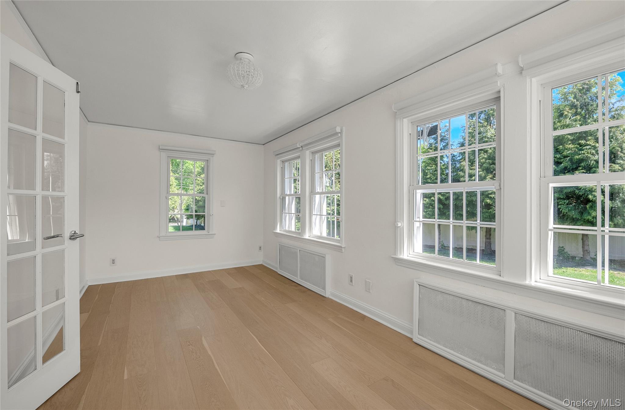 13 Arbor Place, Glen Cove, NY 11542