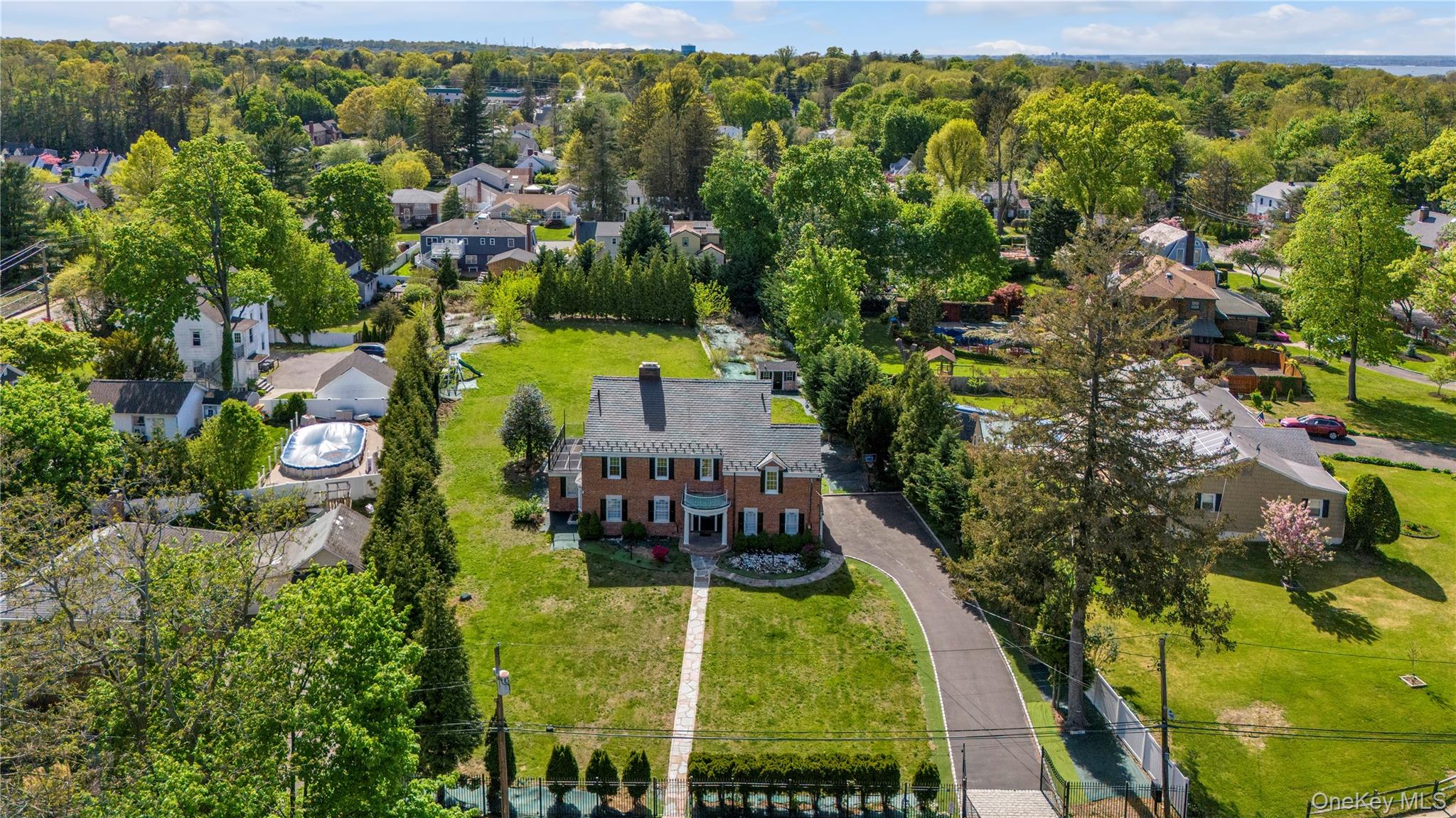 13 Arbor Place, Glen Cove, NY 11542