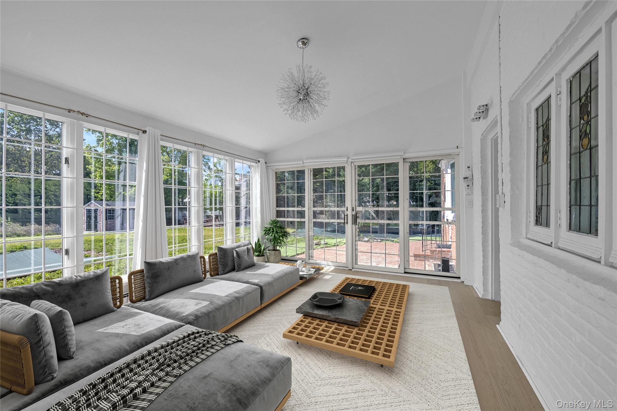 13 Arbor Place, Glen Cove, NY 11542