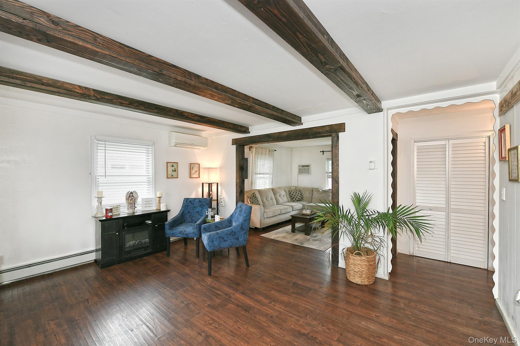 133 Spring Lane, Levittown, NY 11756