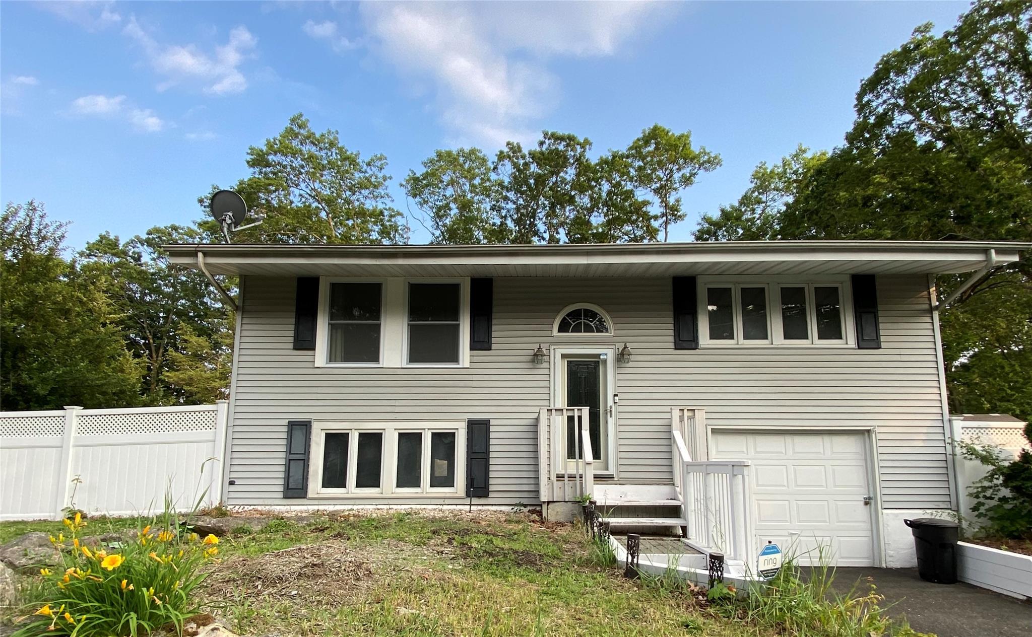 38 Arrowhead Lane, East Setauket, NY 11733