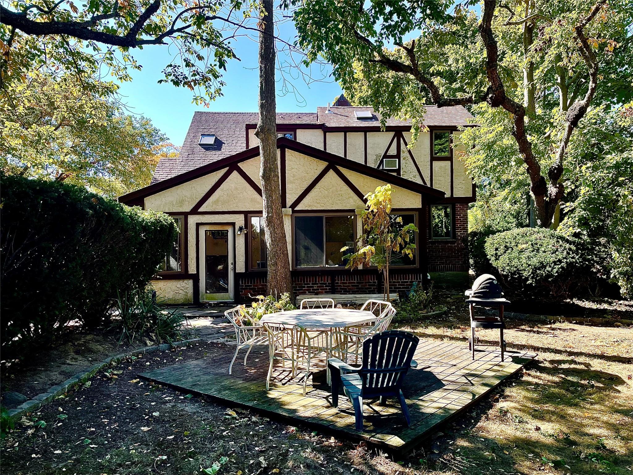 59 Sunset Road, Bay Shore, NY 11706