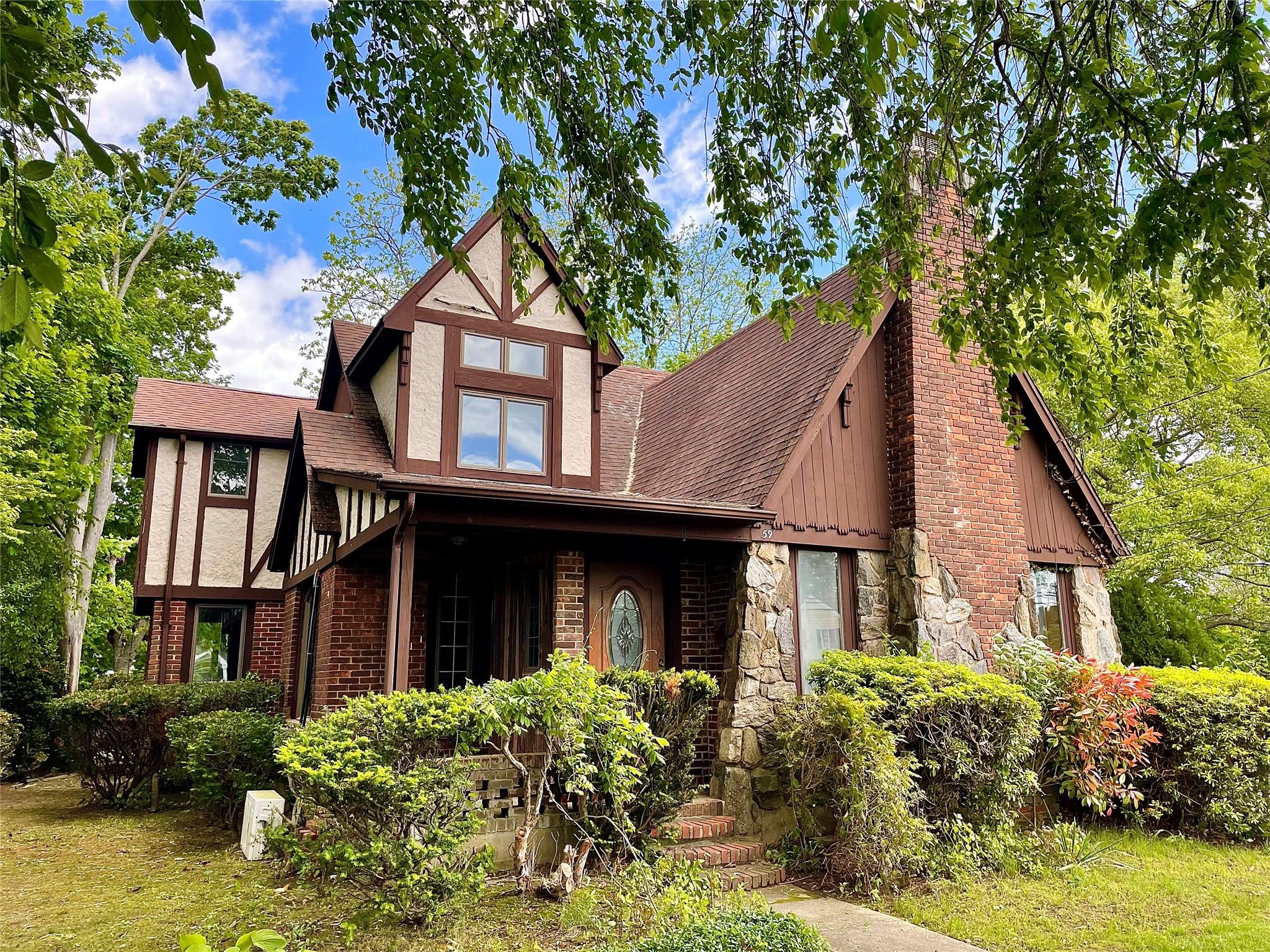 59 Sunset Road, Bay Shore, NY 11706