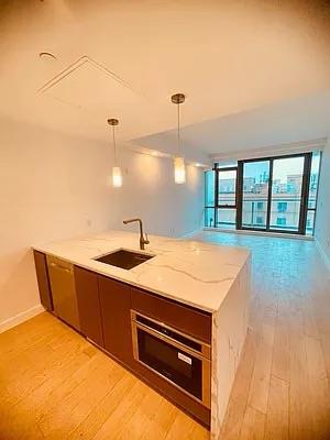 134-37 35th Avenue # 8G, Flushing, NY 11354