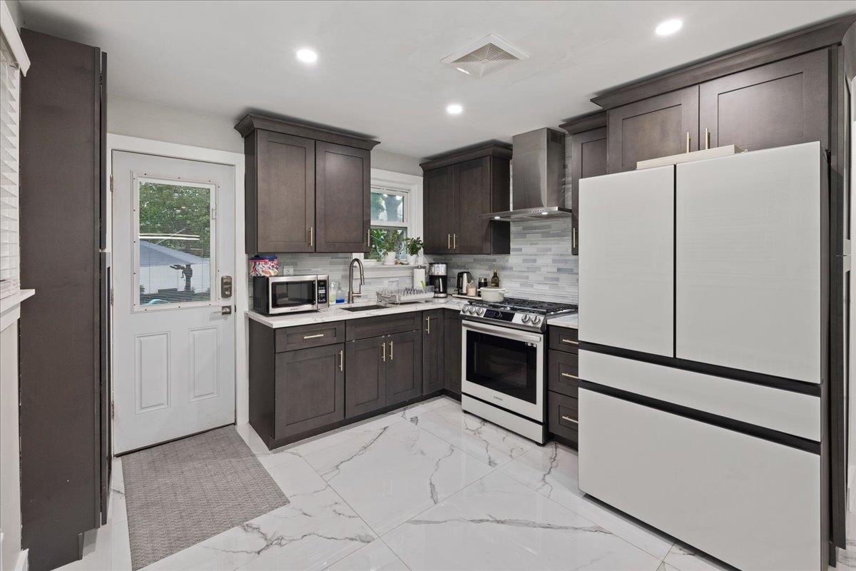 254 Hyatt Avenue, Yonkers, NY 10704