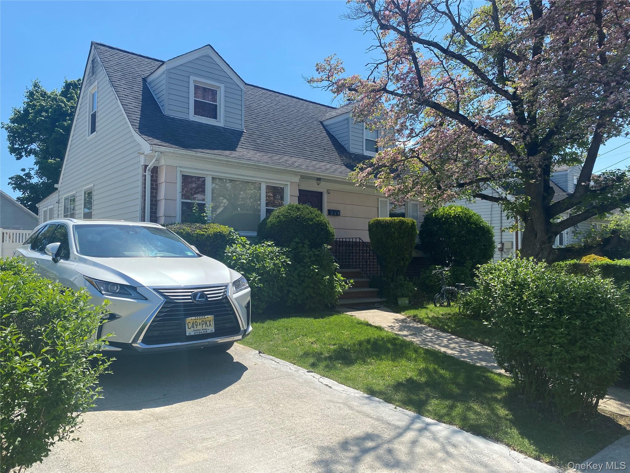 204 Beech Street, Valley Stream, NY 11580