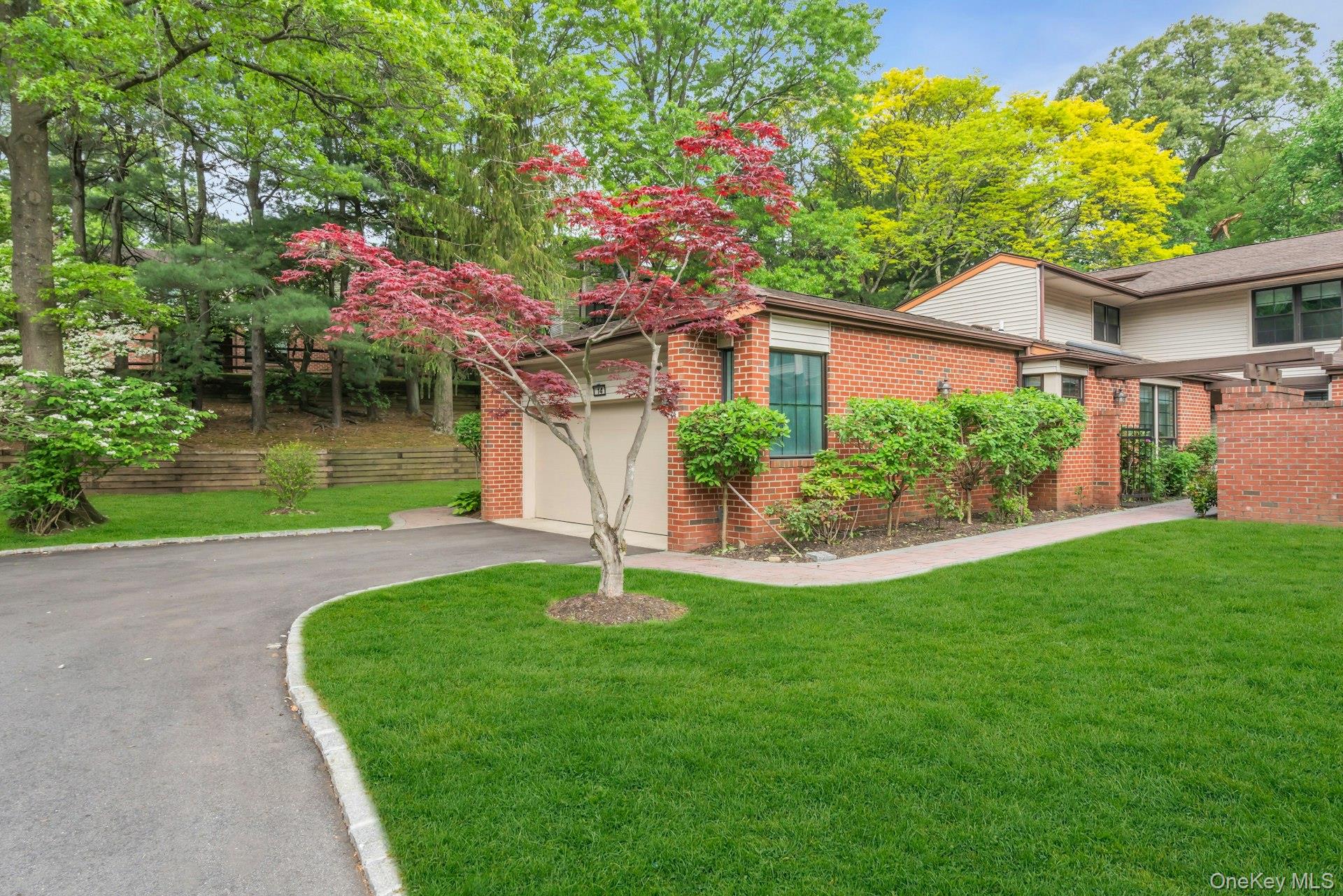 14 Nightingale Court, Manhasset, NY 11030