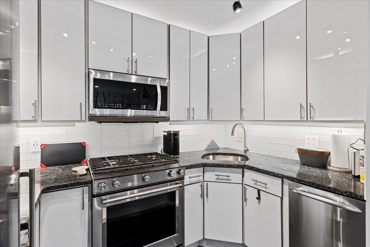 700 Shore Rd # 7EE, Long Beach, NY 11561