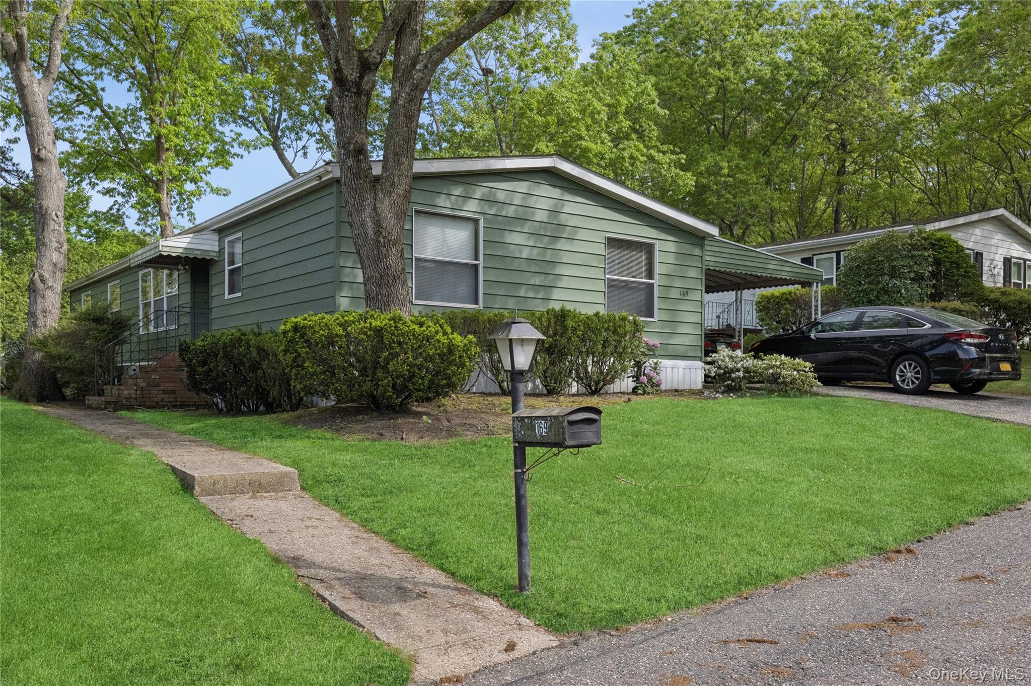 525 Riverleigh Avenue # 169, Riverhead, NY 11901