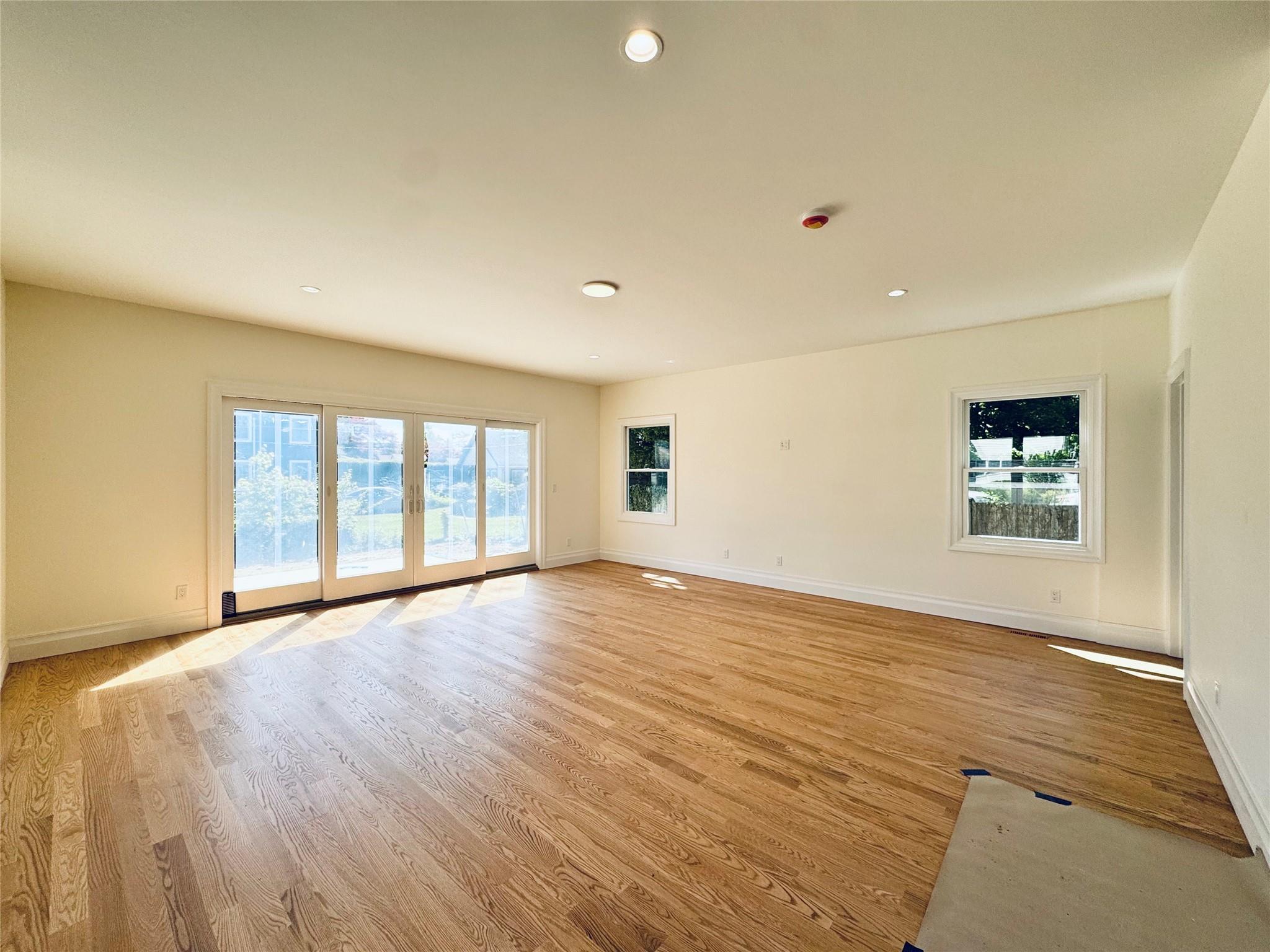 9 First Street, Glenwood Landing, NY 11547