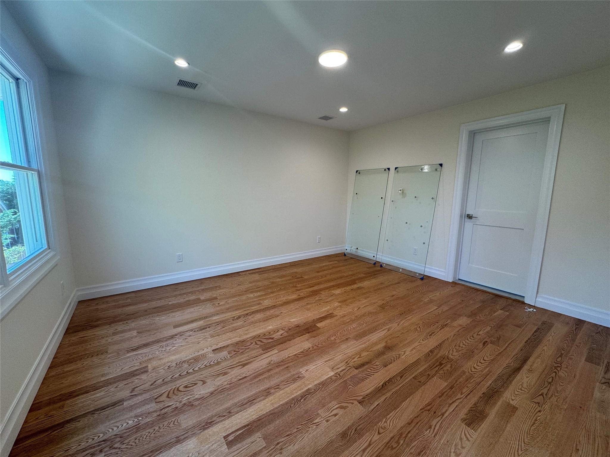 9 First Street, Glenwood Landing, NY 11547