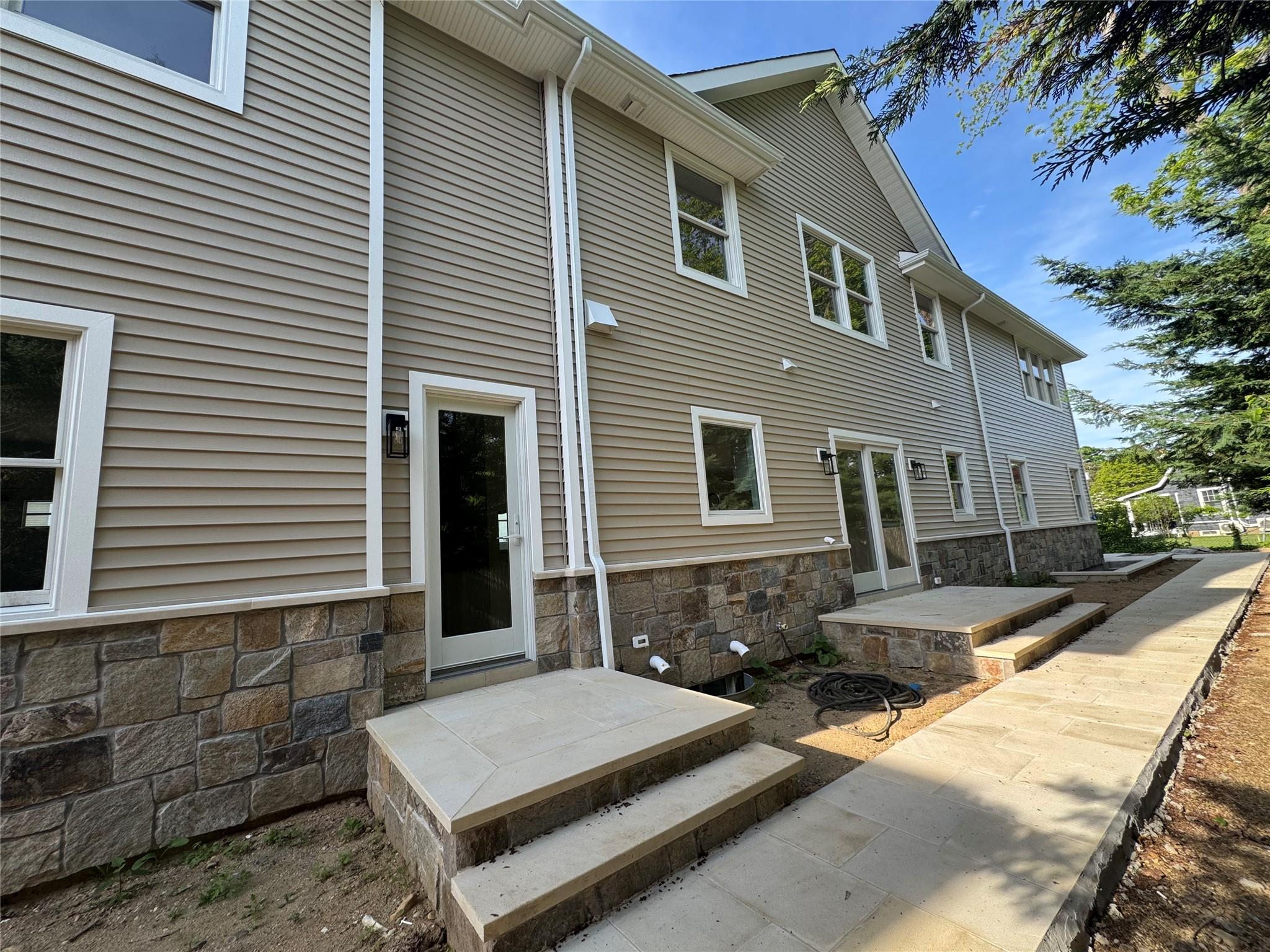 9 First Street, Glenwood Landing, NY 11547