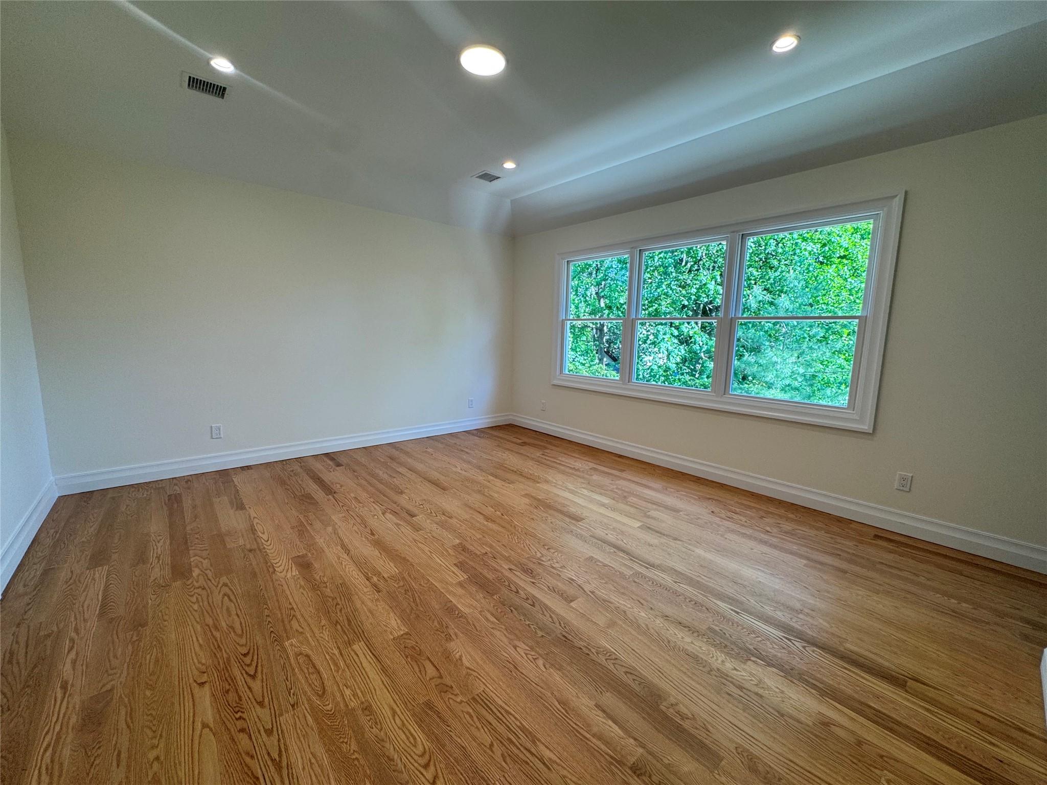 9 First Street, Glenwood Landing, NY 11547