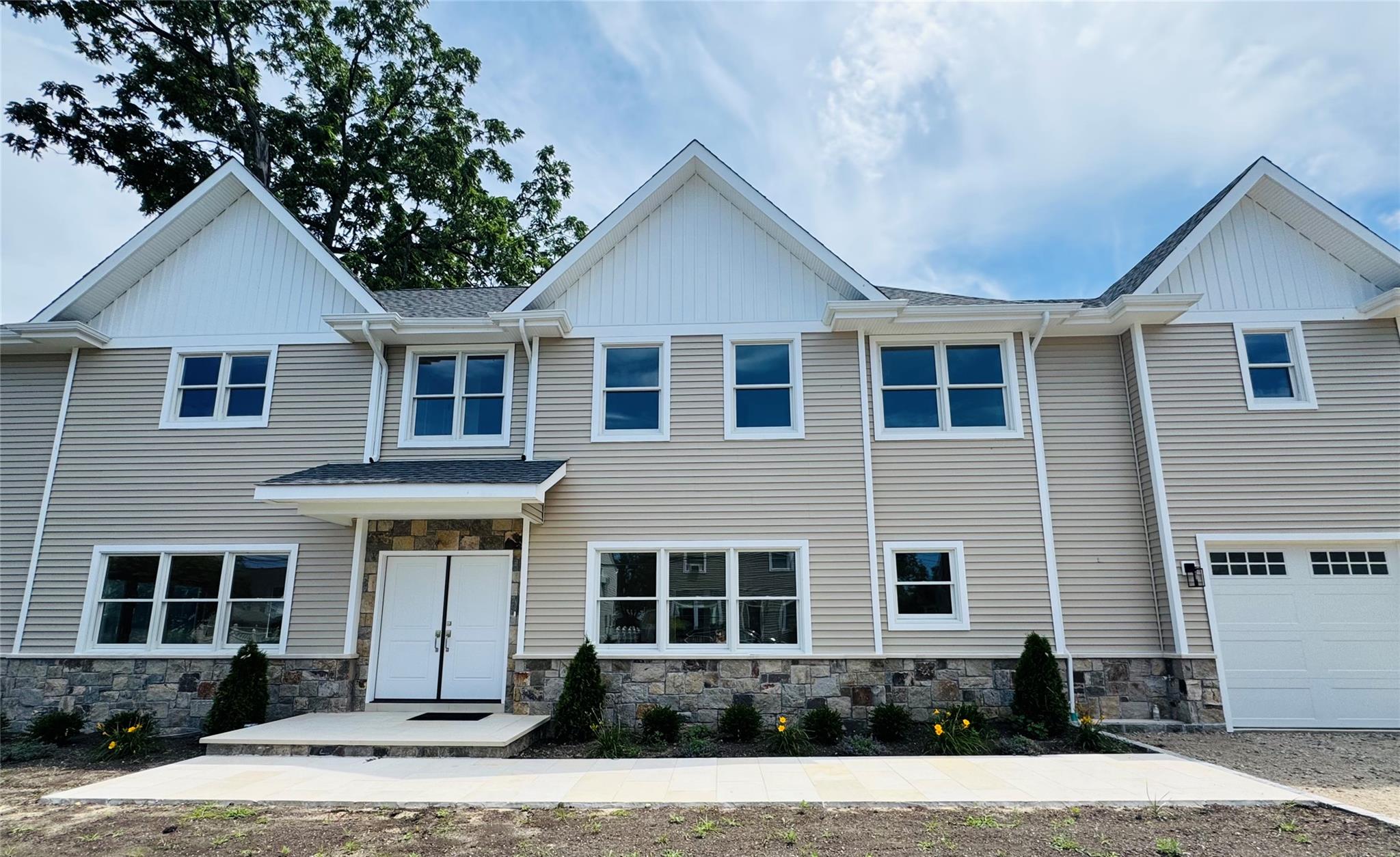 9 First Street, Glenwood Landing, NY 11547