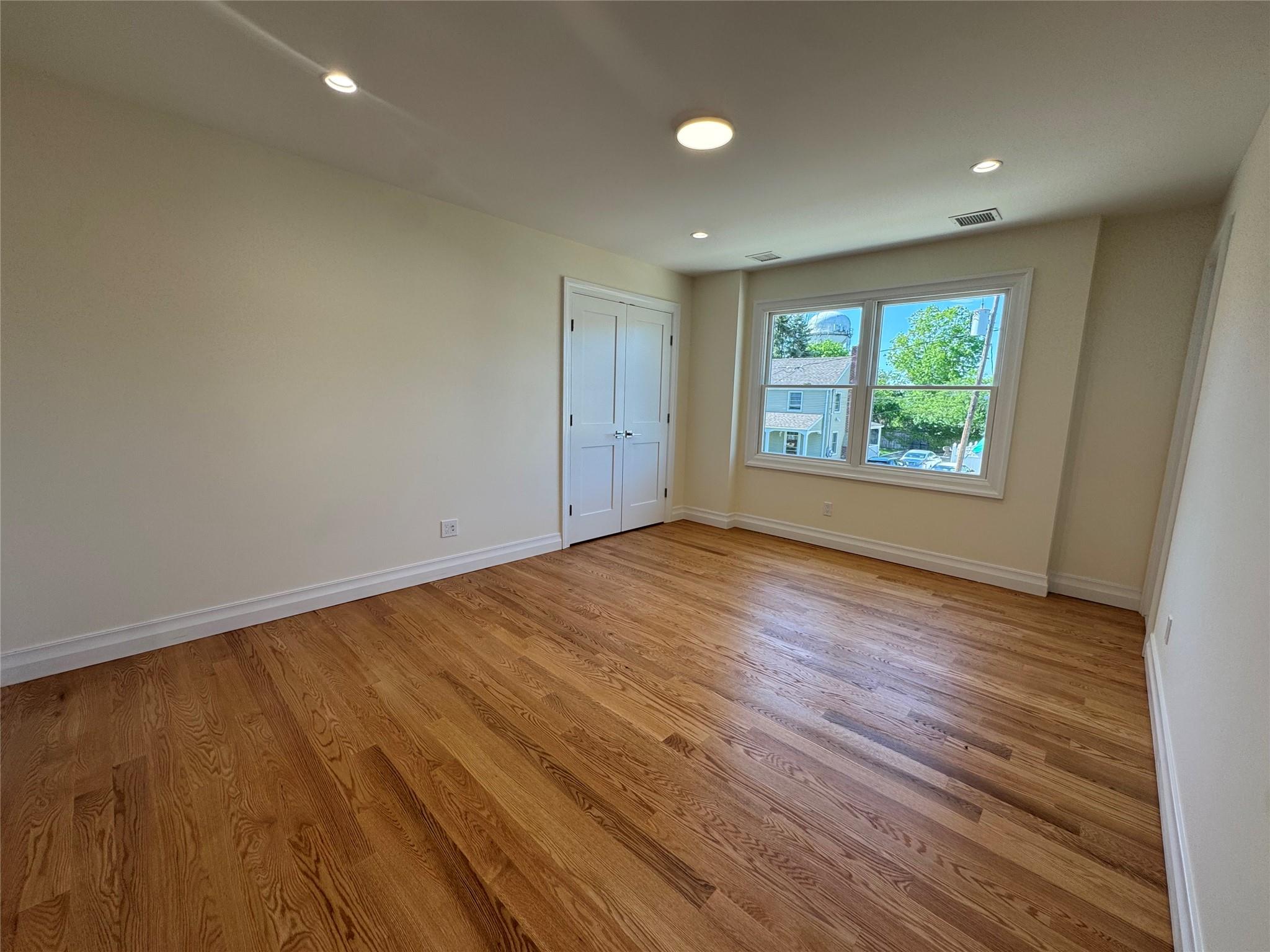 9 First Street, Glenwood Landing, NY 11547