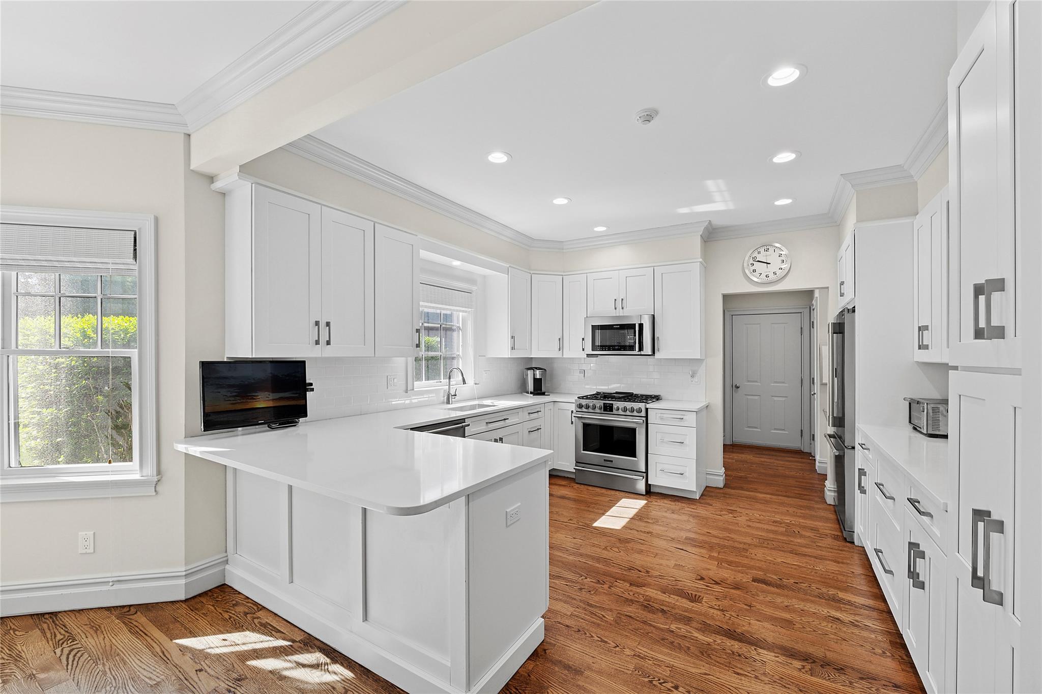 25 Jessups Landing Court E, Quogue, NY 11959