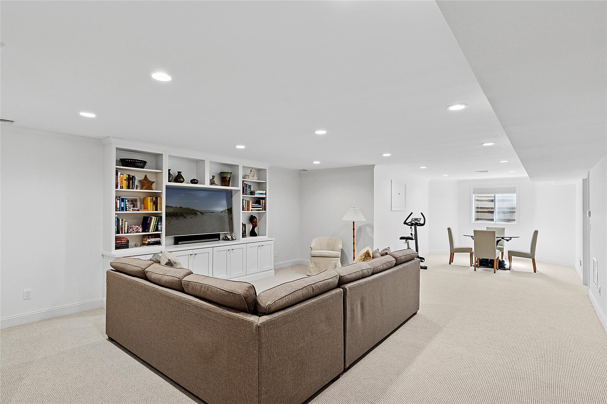 25 Jessups Landing Court E, Quogue, NY 11959