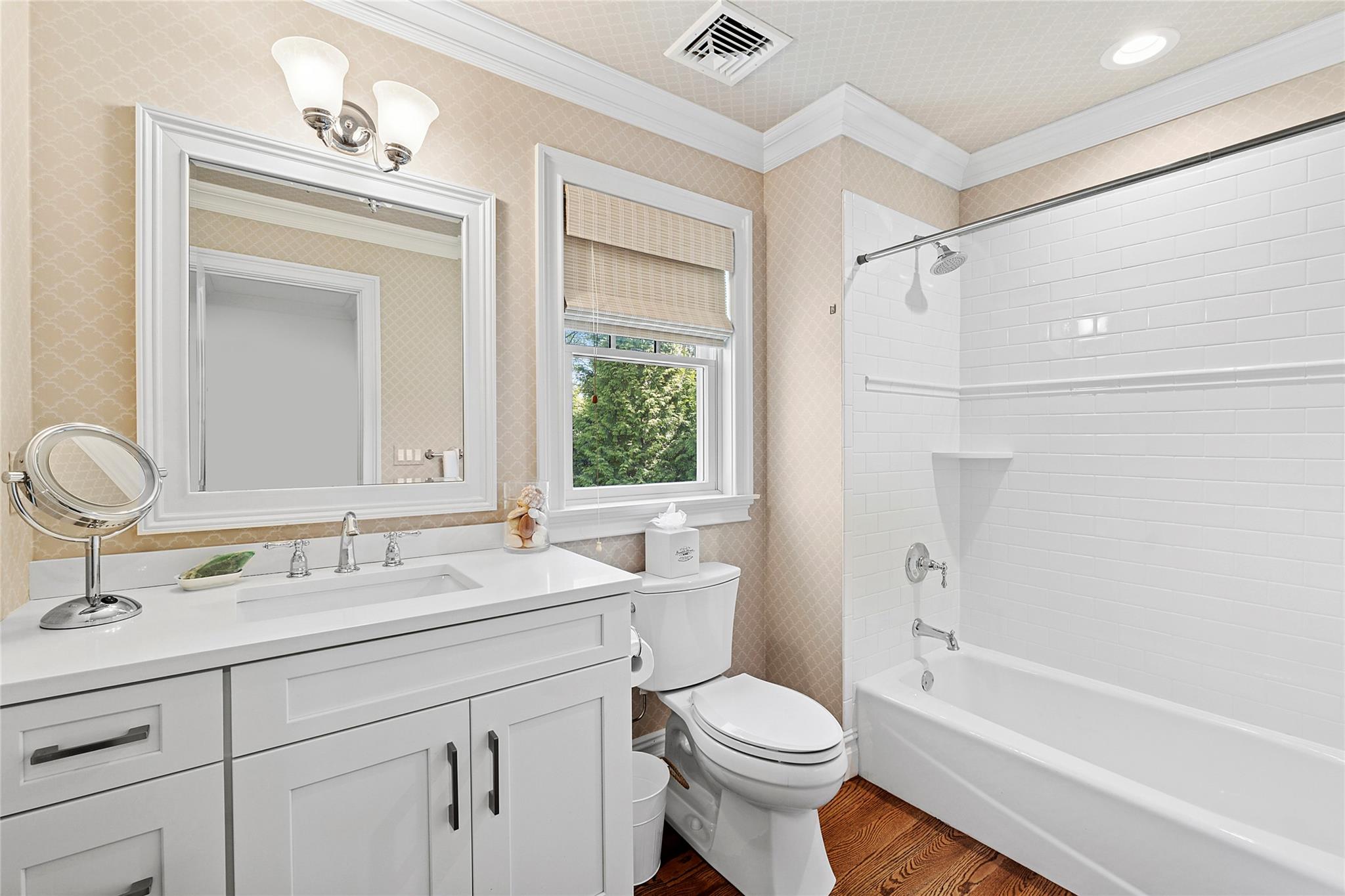 25 Jessups Landing Court E, Quogue, NY 11959