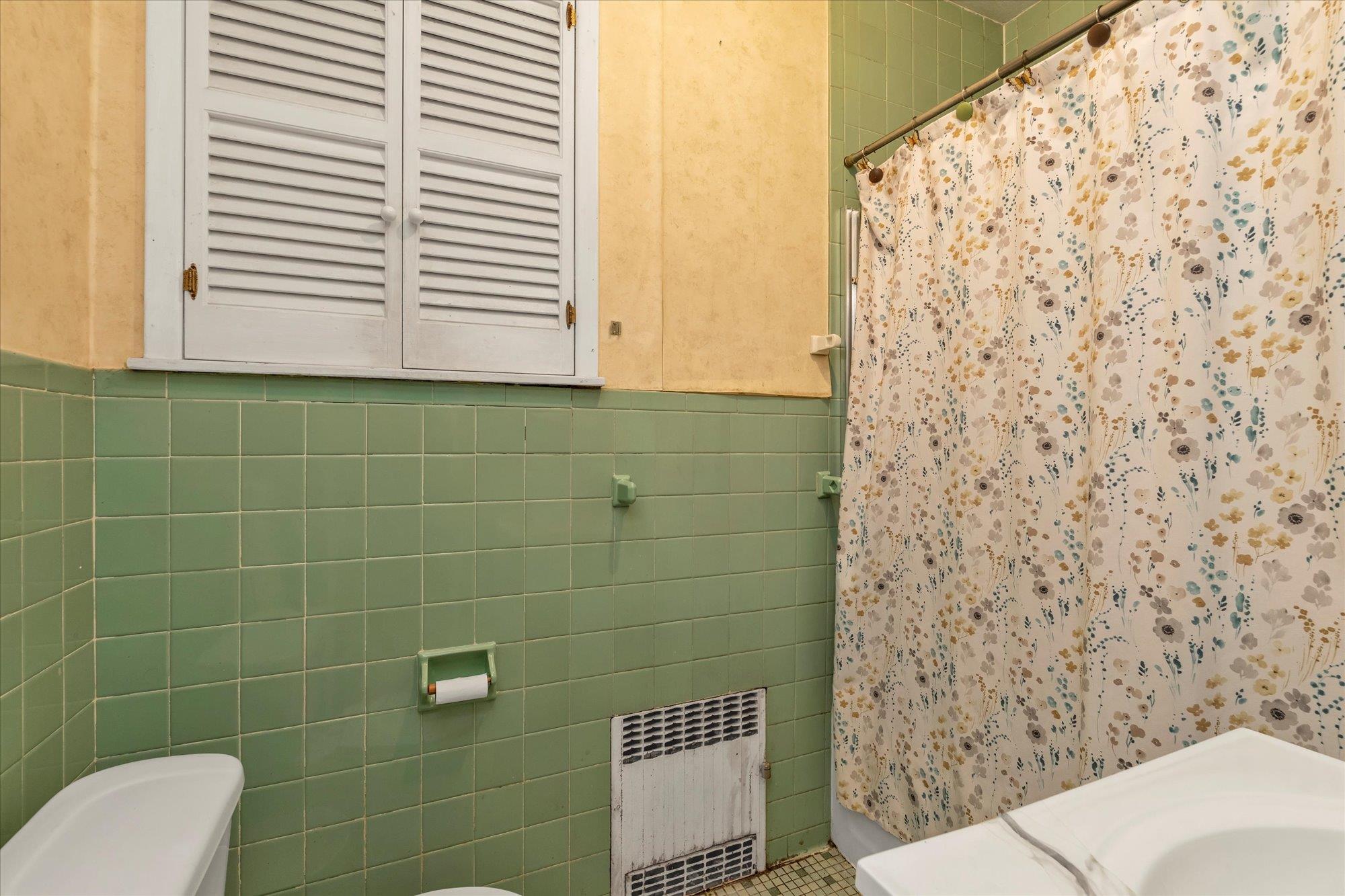 35 Ryder Avenue, East Rockaway, NY 11518