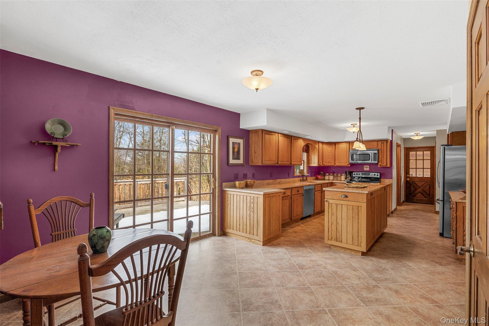 4 Mountain View Dr, Kerhonkson, NY 12446