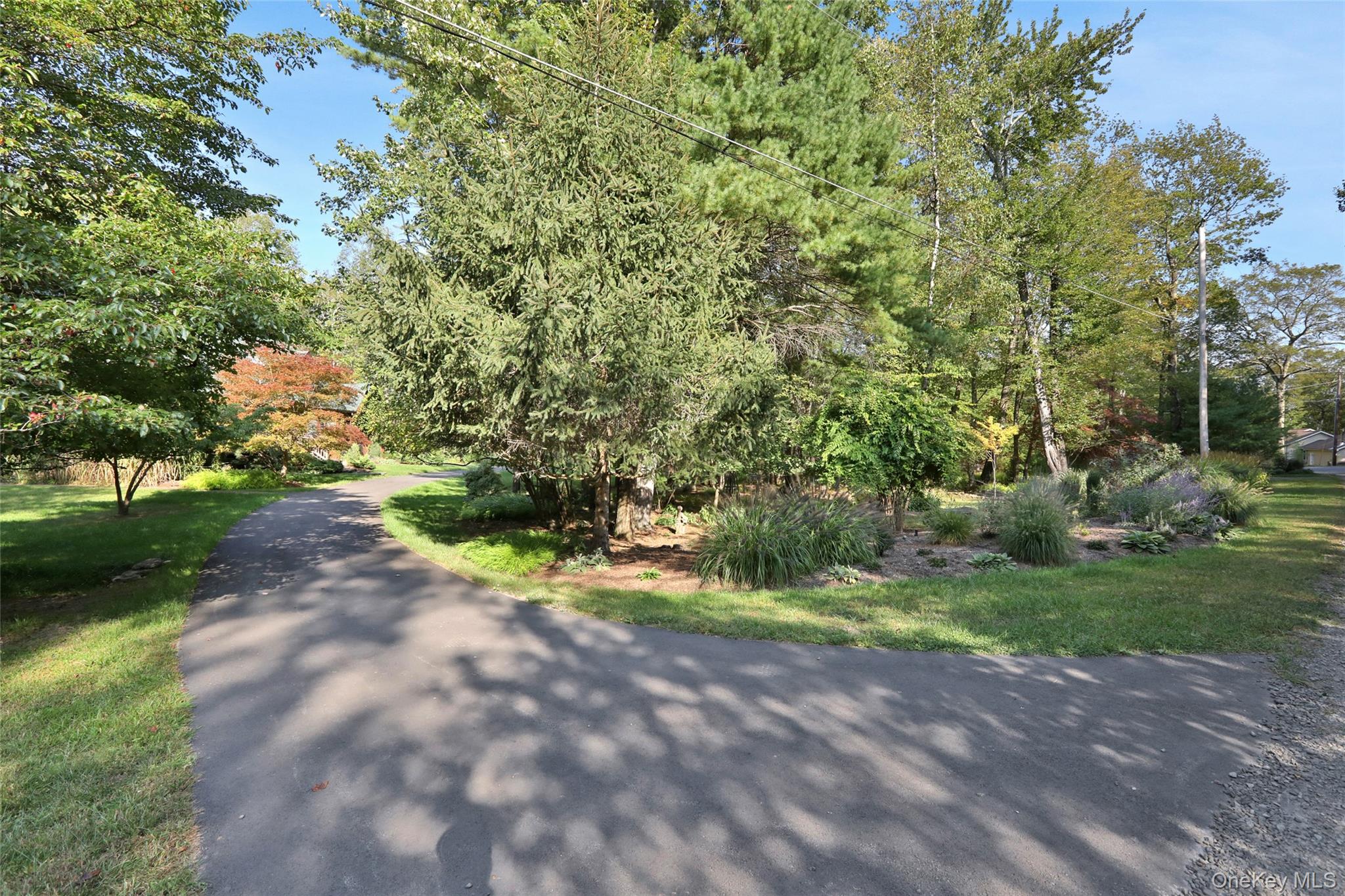 4 Mountain View Dr, Kerhonkson, NY 12446