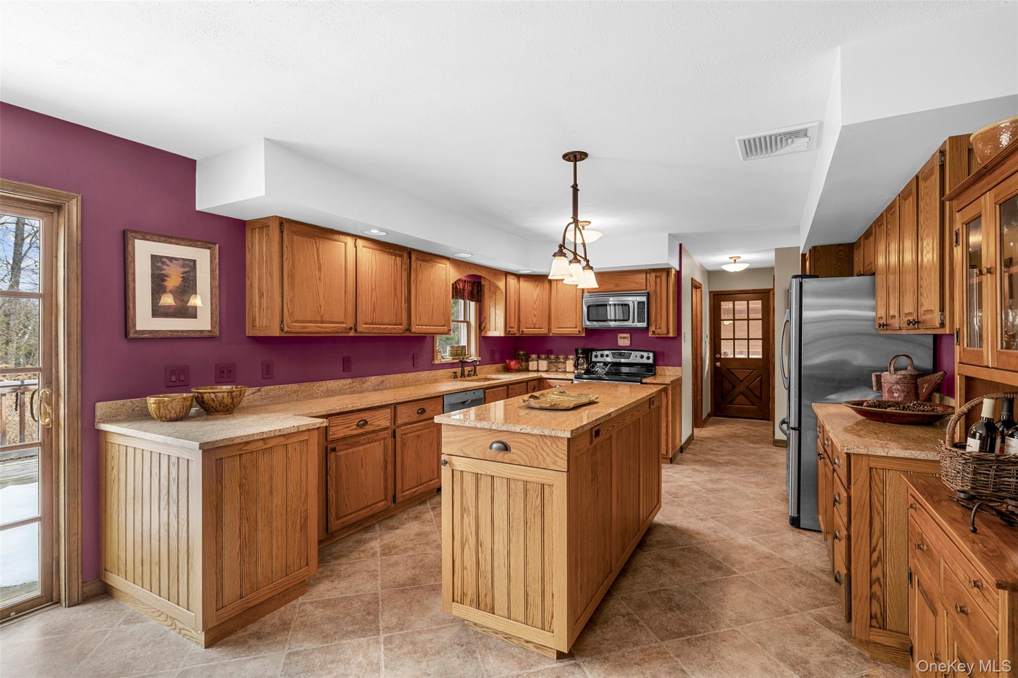 4 Mountain View Dr, Kerhonkson, NY 12446