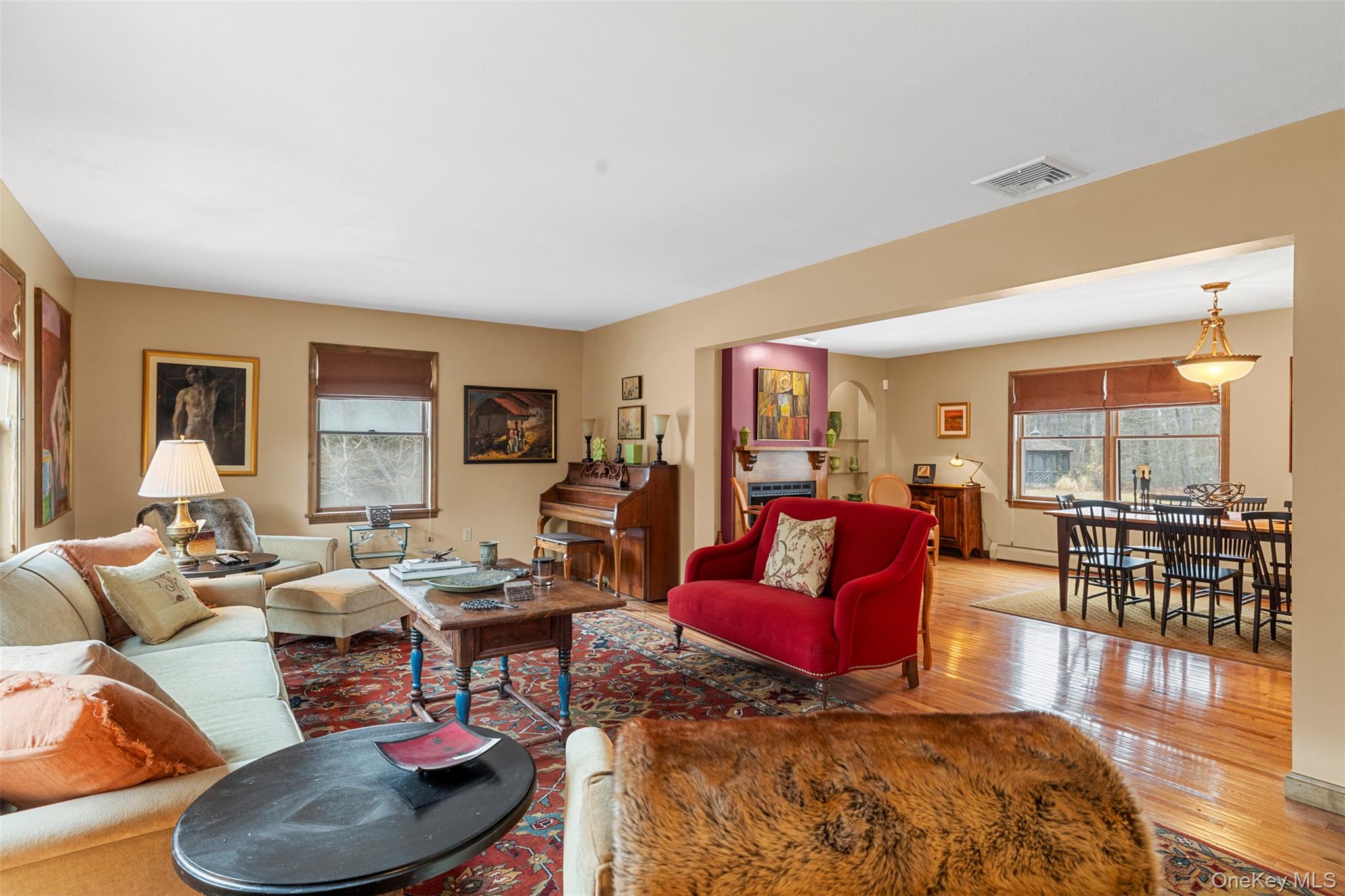 4 Mountain View Dr, Kerhonkson, NY 12446