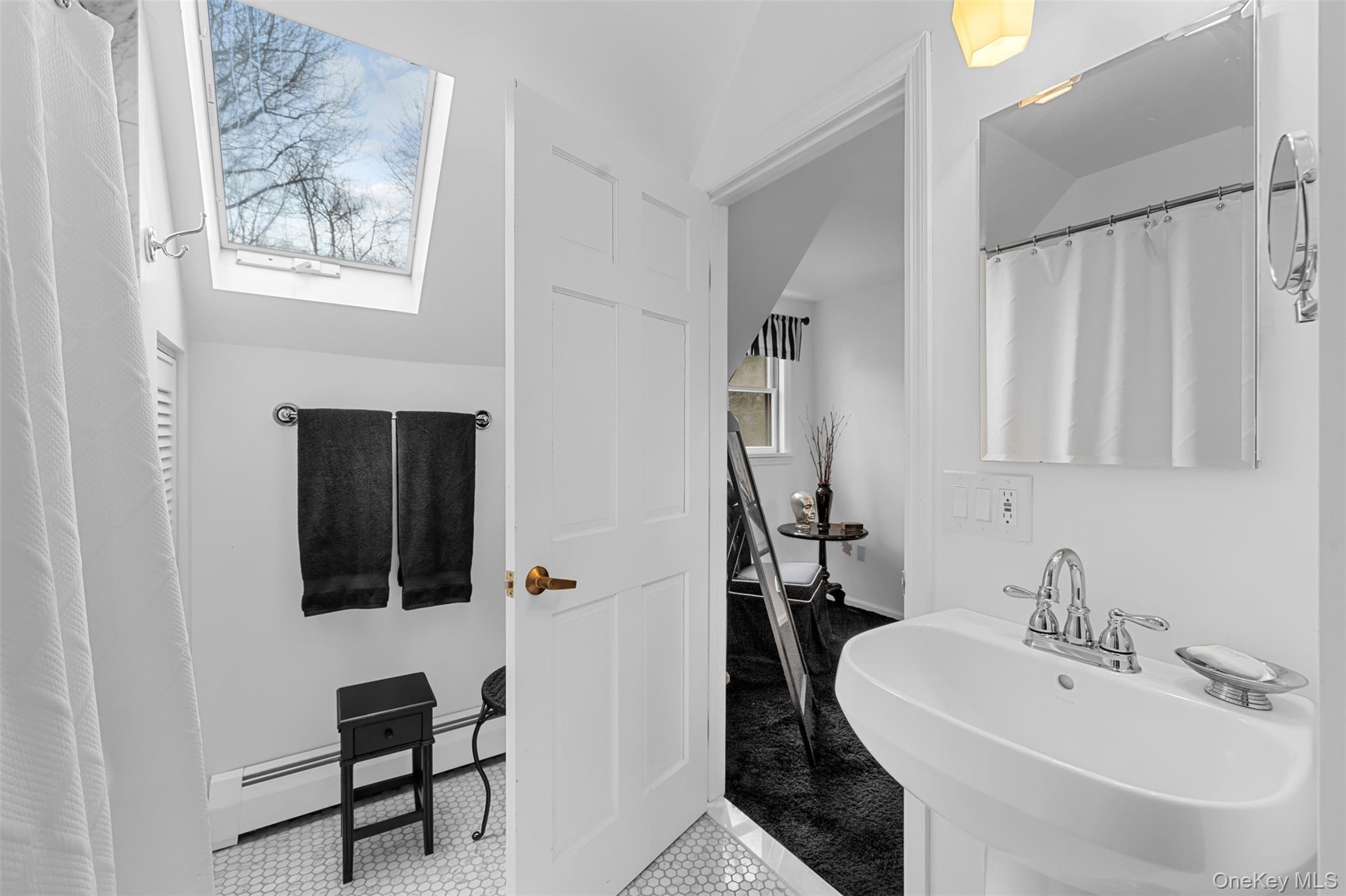 4 Mountain View Dr, Kerhonkson, NY 12446