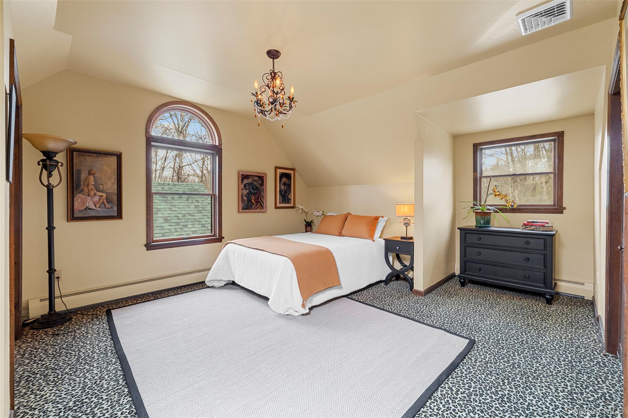 4 Mountain View Dr, Kerhonkson, NY 12446