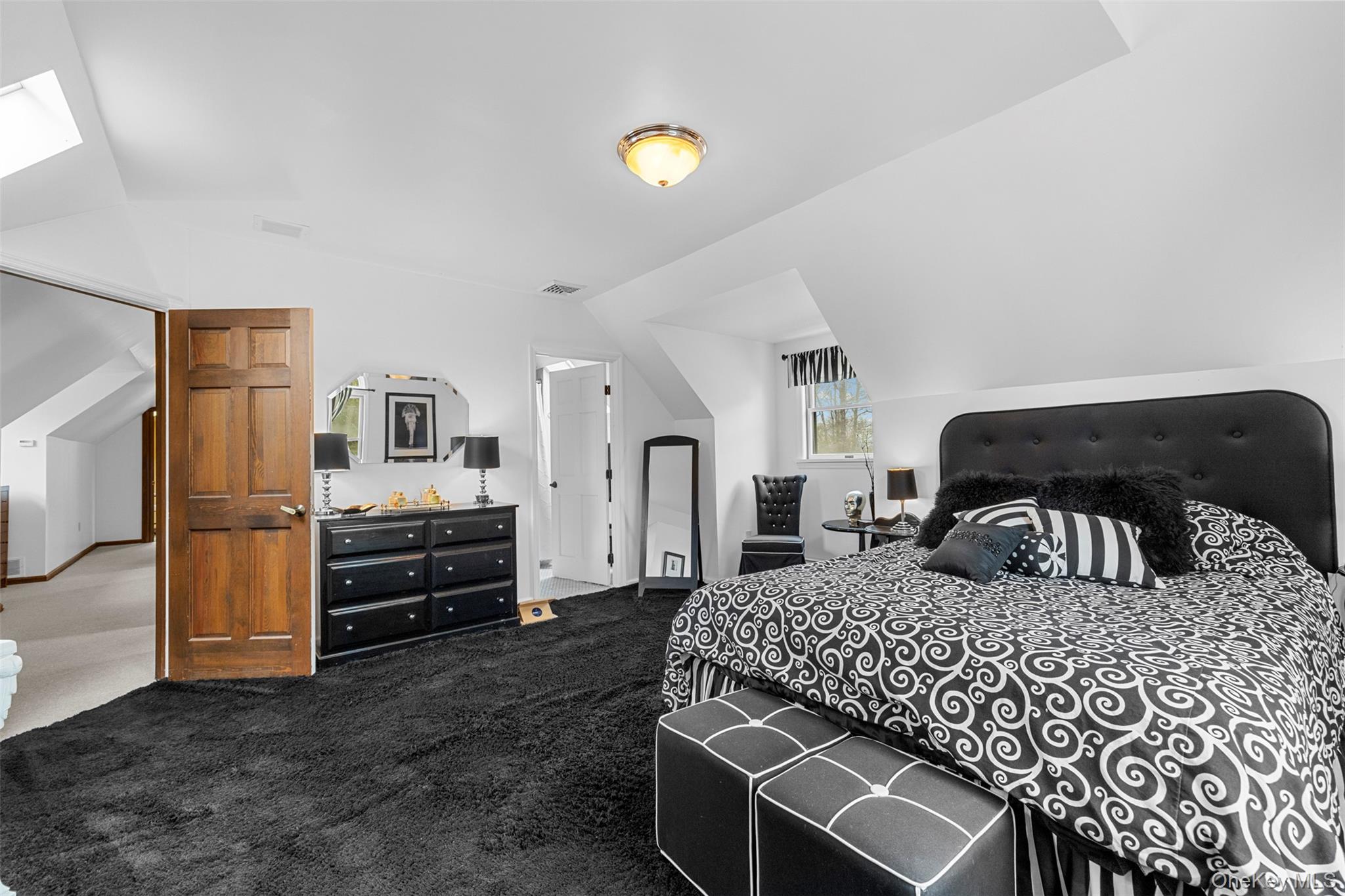 4 Mountain View Dr, Kerhonkson, NY 12446