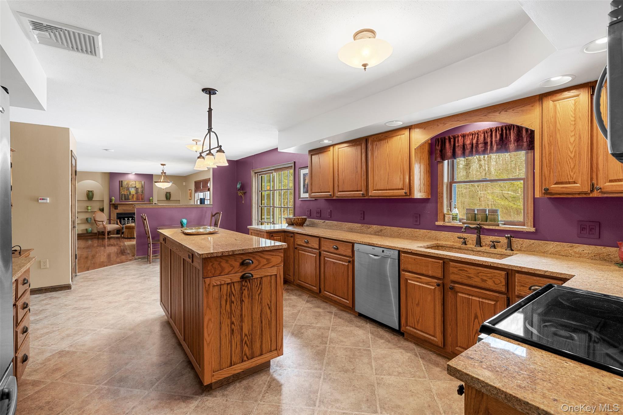 4 Mountain View Dr, Kerhonkson, NY 12446