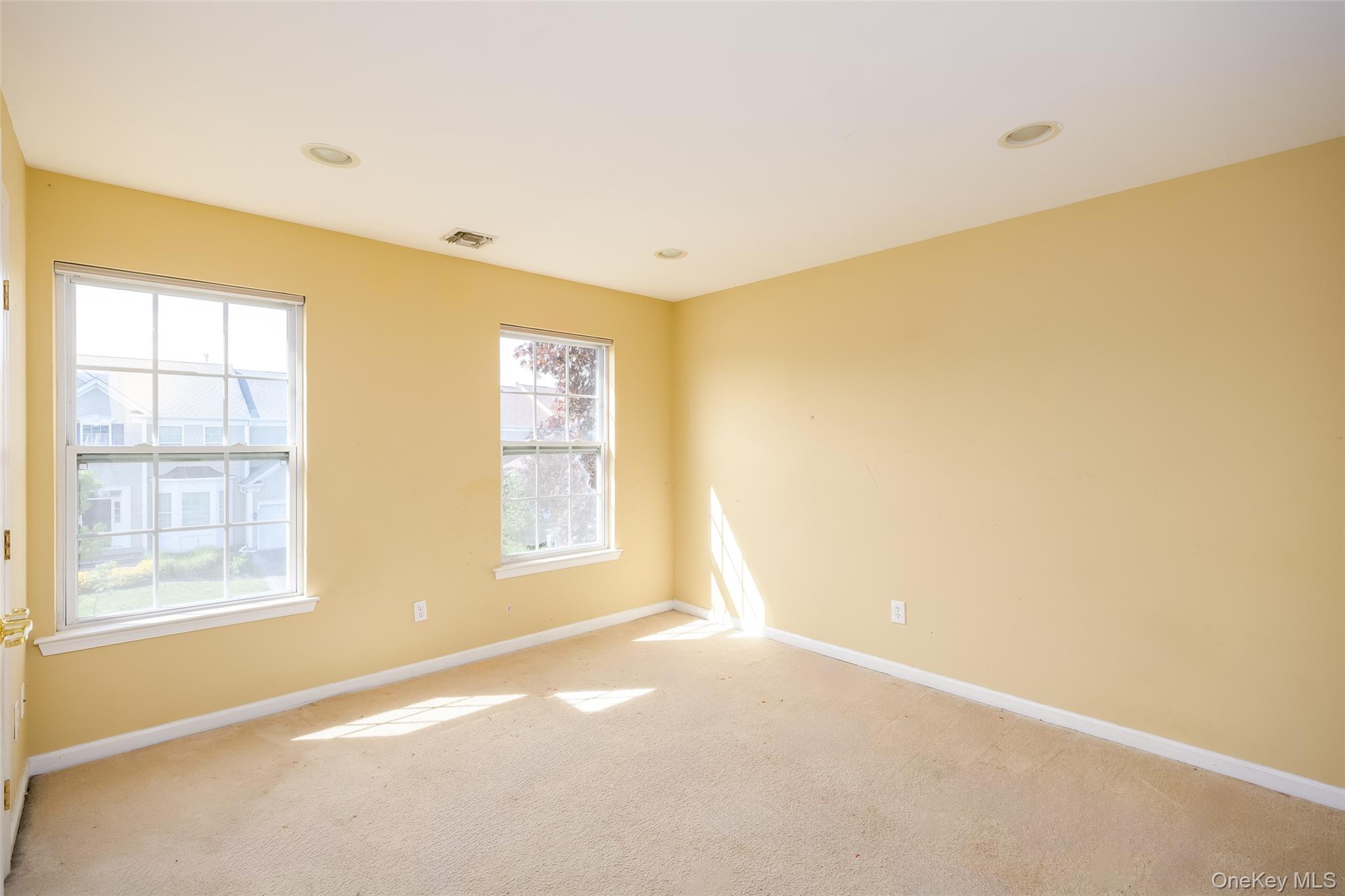 33 Avolet Court, Mount Sinai, NY 11766