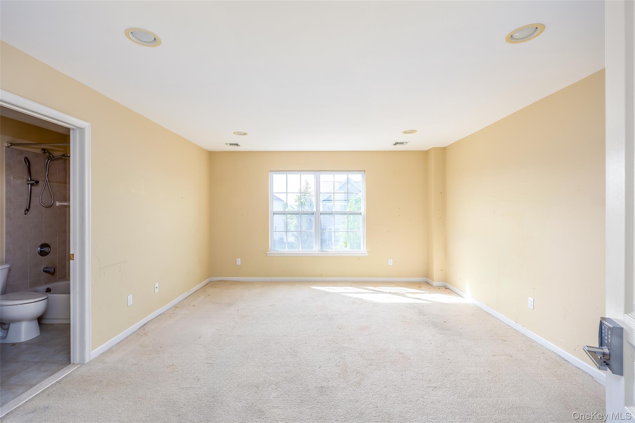 33 Avolet Court, Mount Sinai, NY 11766