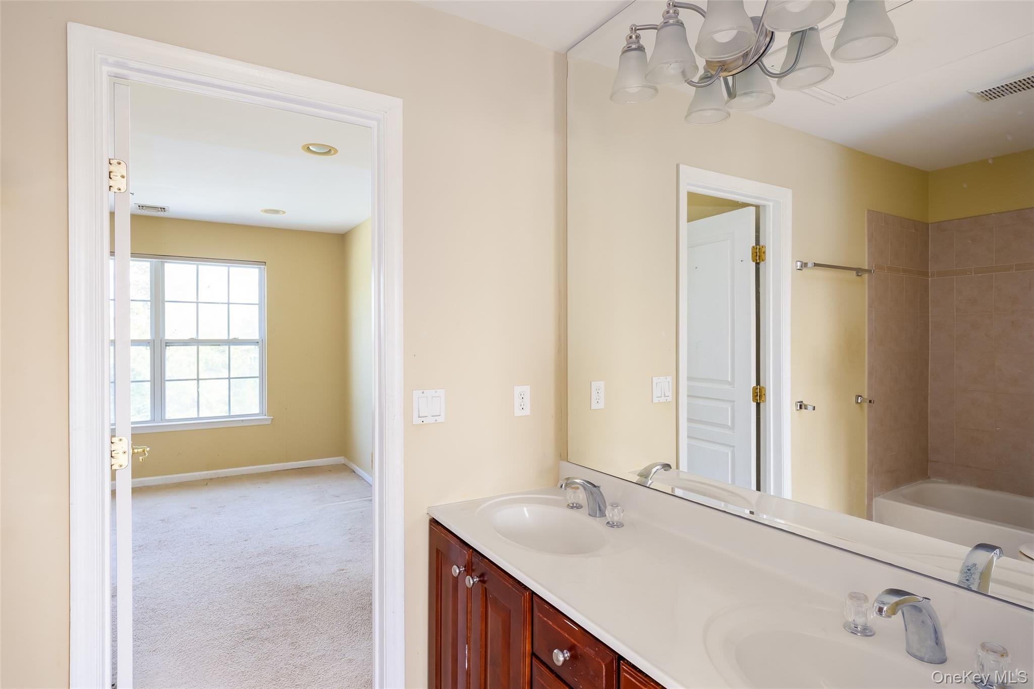 33 Avolet Court, Mount Sinai, NY 11766