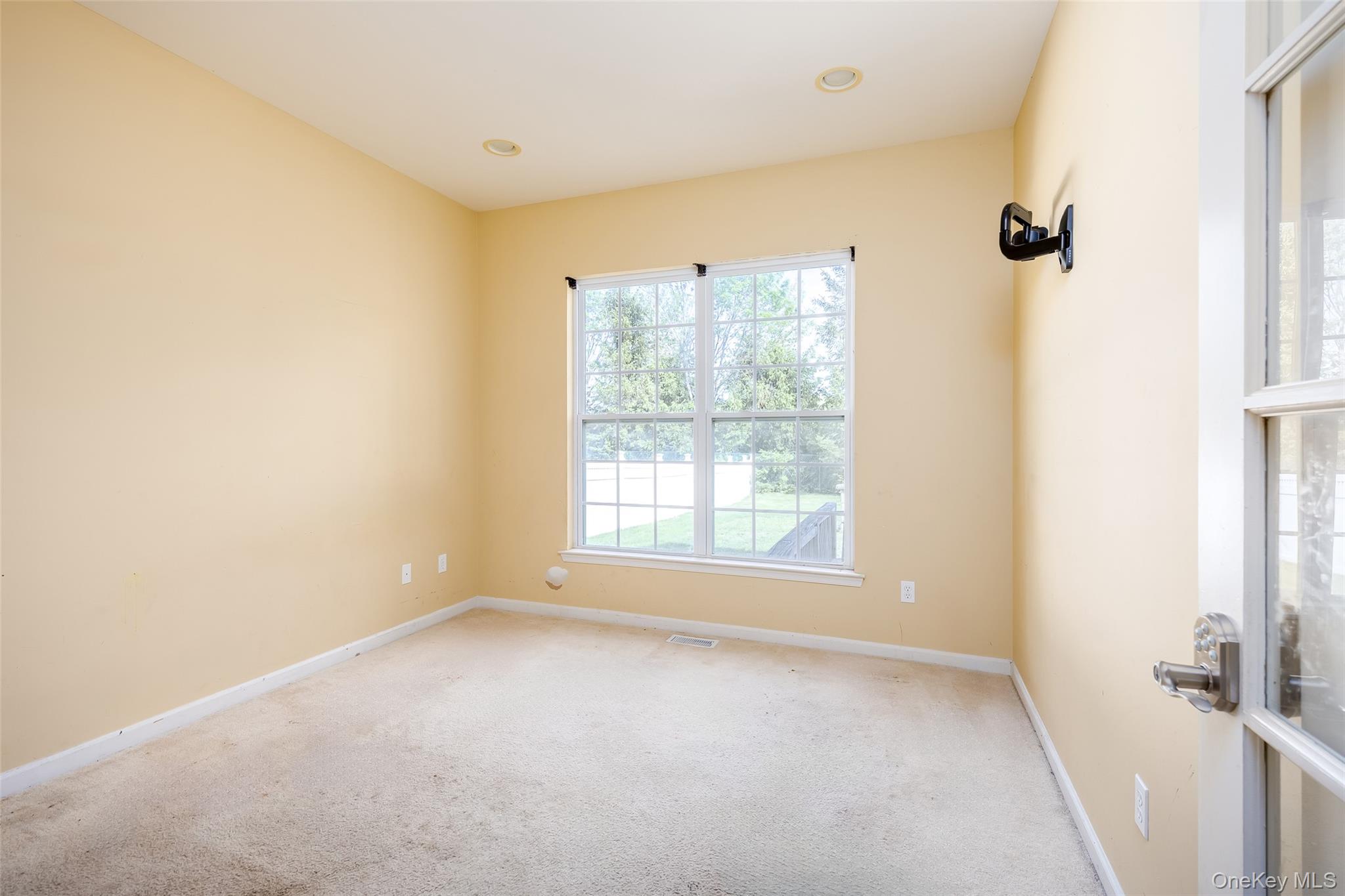 33 Avolet Court, Mount Sinai, NY 11766