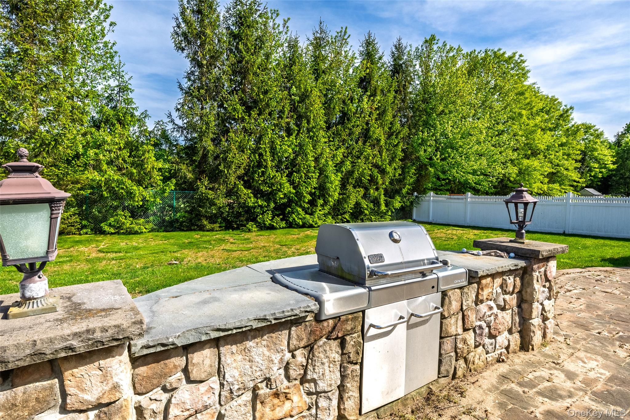 33 Avolet Court, Mount Sinai, NY 11766