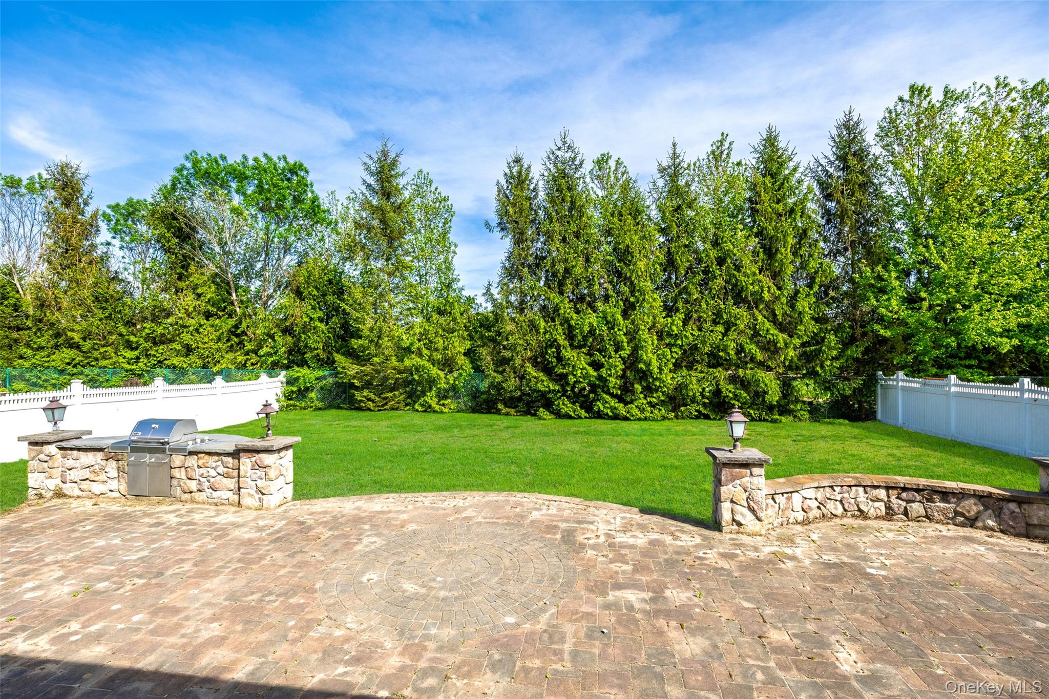 33 Avolet Court, Mount Sinai, NY 11766