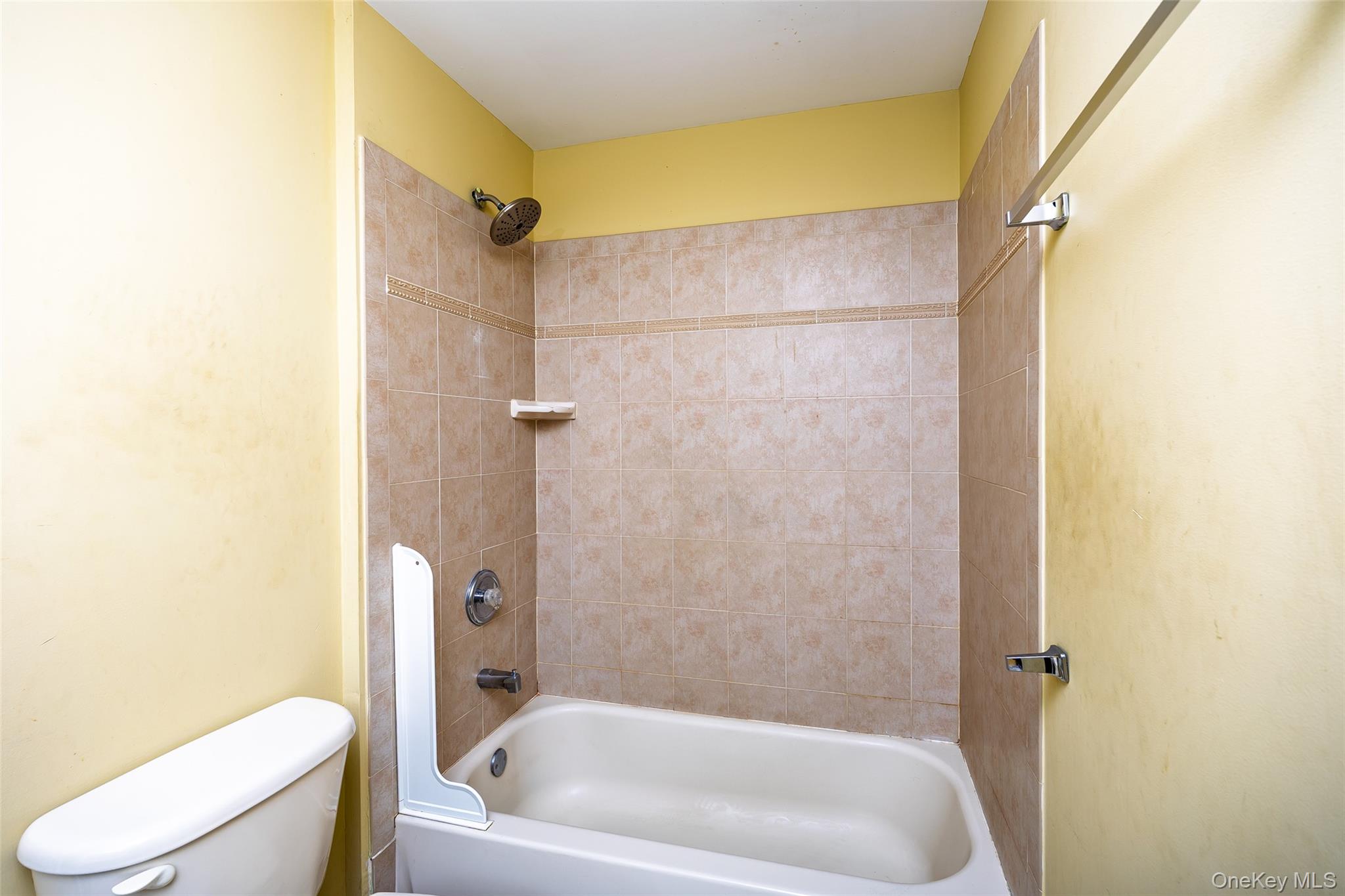 33 Avolet Court, Mount Sinai, NY 11766