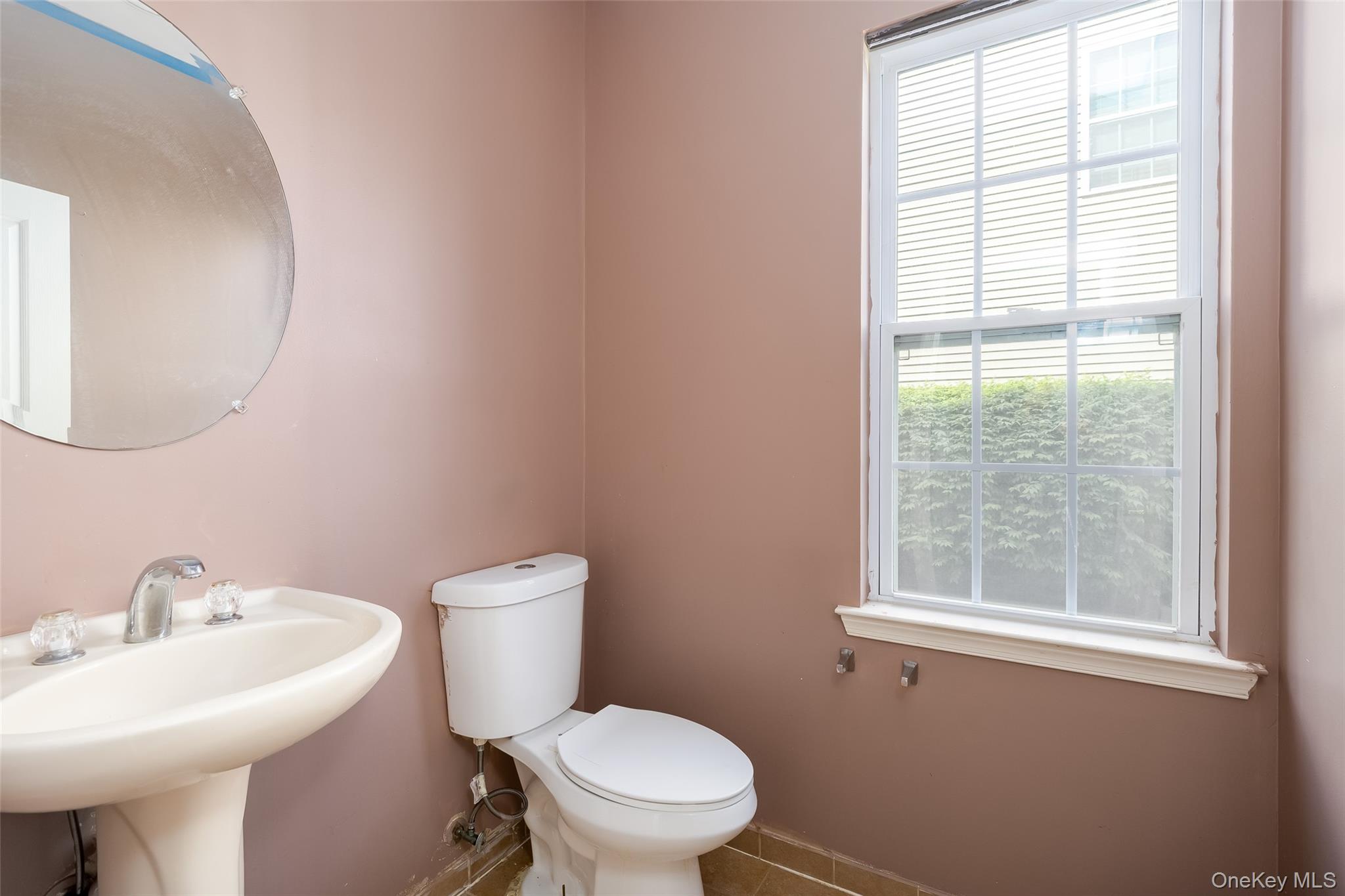 33 Avolet Court, Mount Sinai, NY 11766