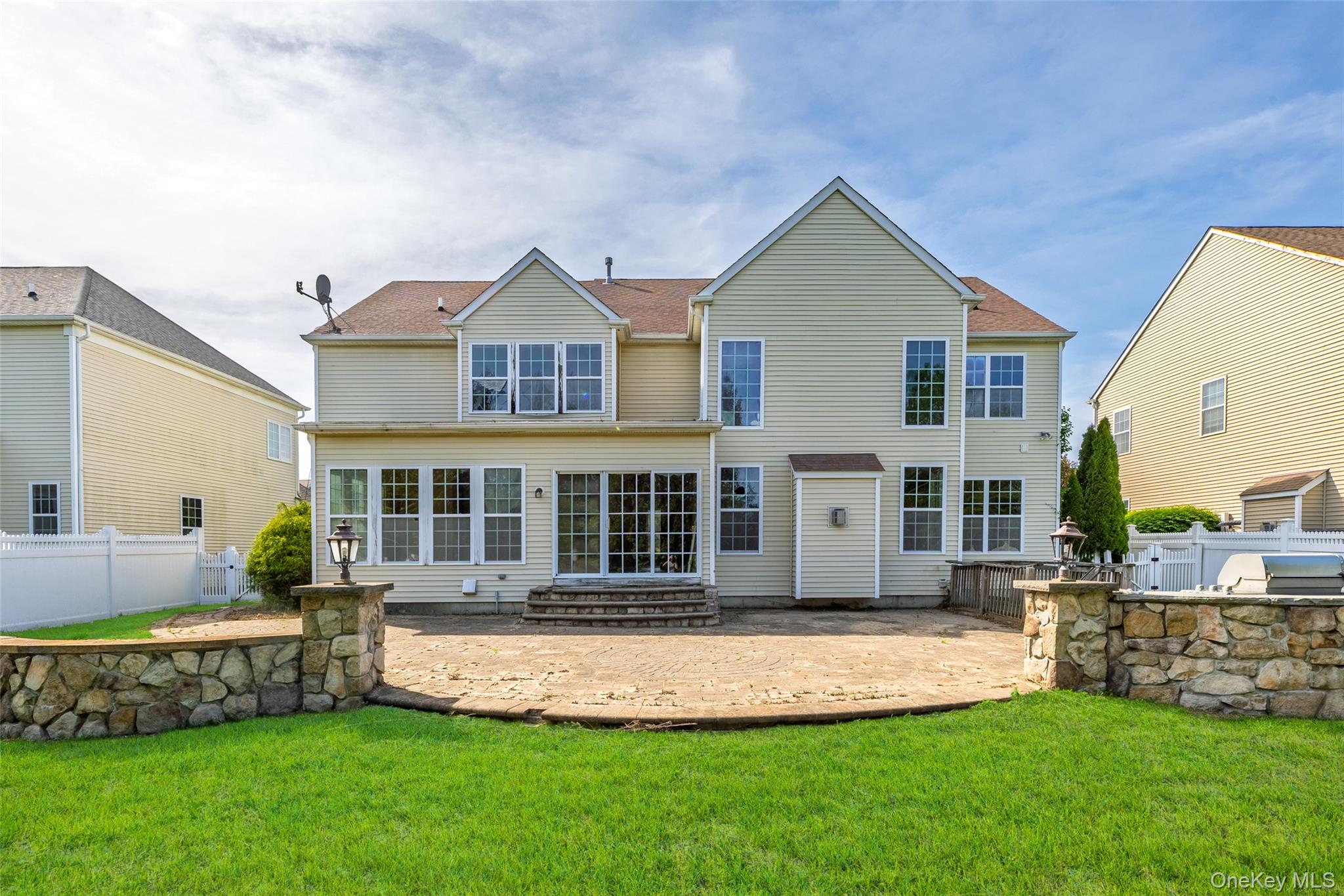 33 Avolet Court, Mount Sinai, NY 11766