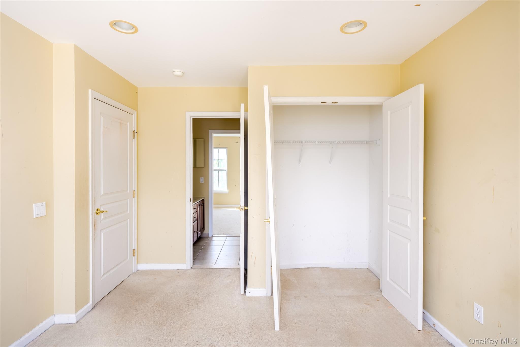 33 Avolet Court, Mount Sinai, NY 11766