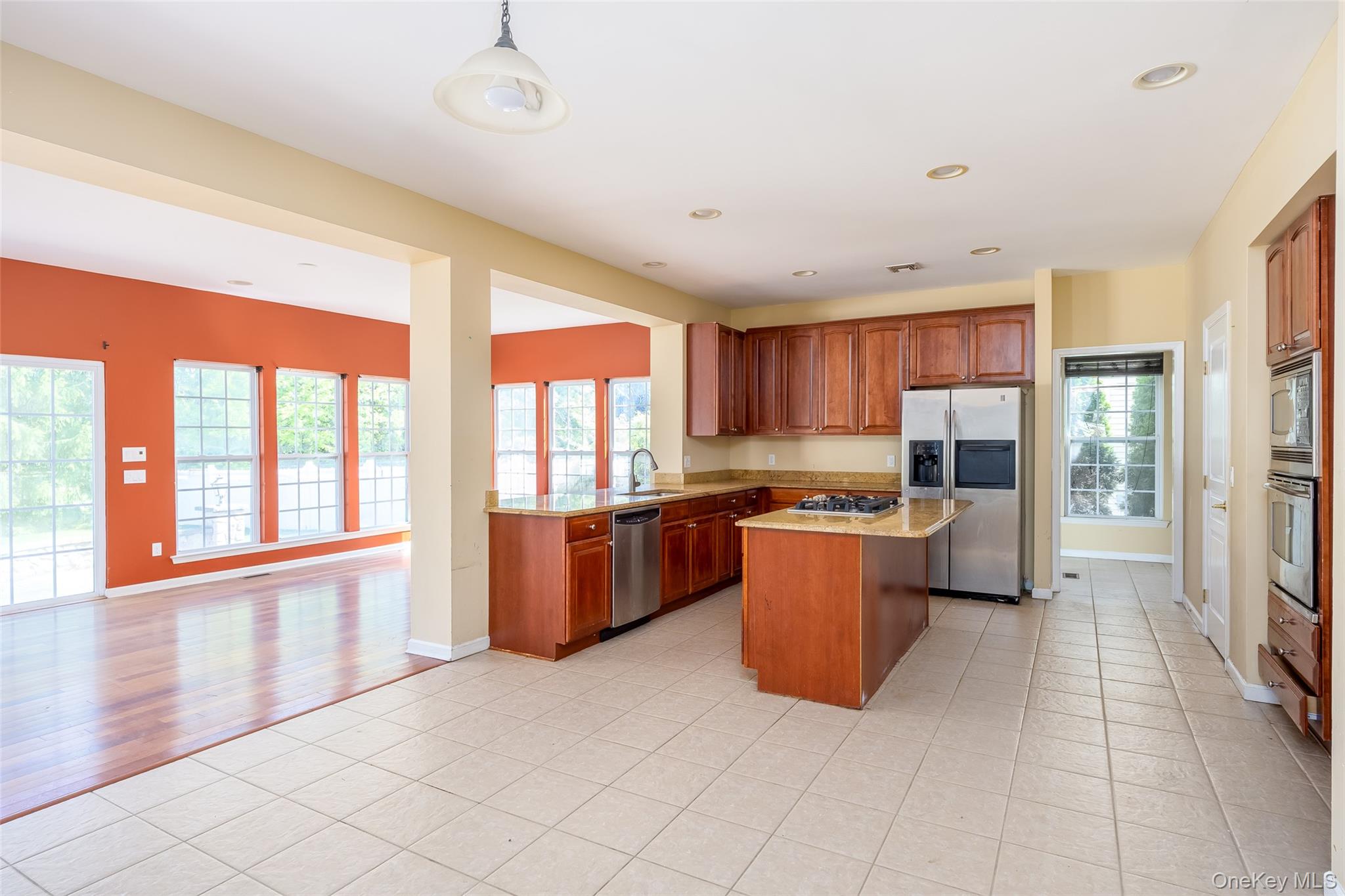 33 Avolet Court, Mount Sinai, NY 11766