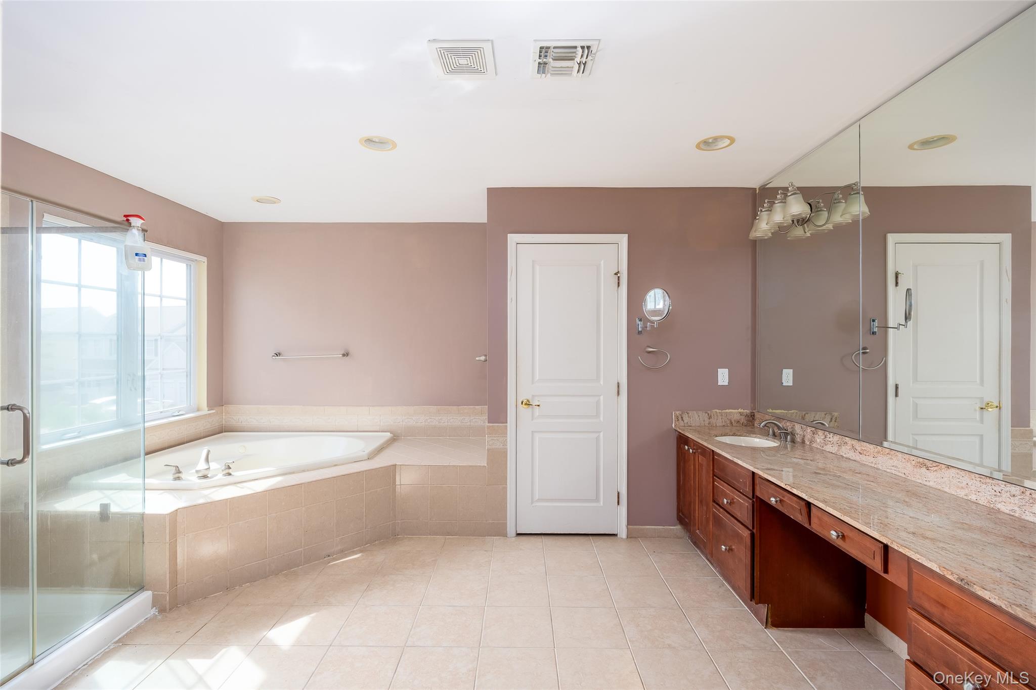 33 Avolet Court, Mount Sinai, NY 11766