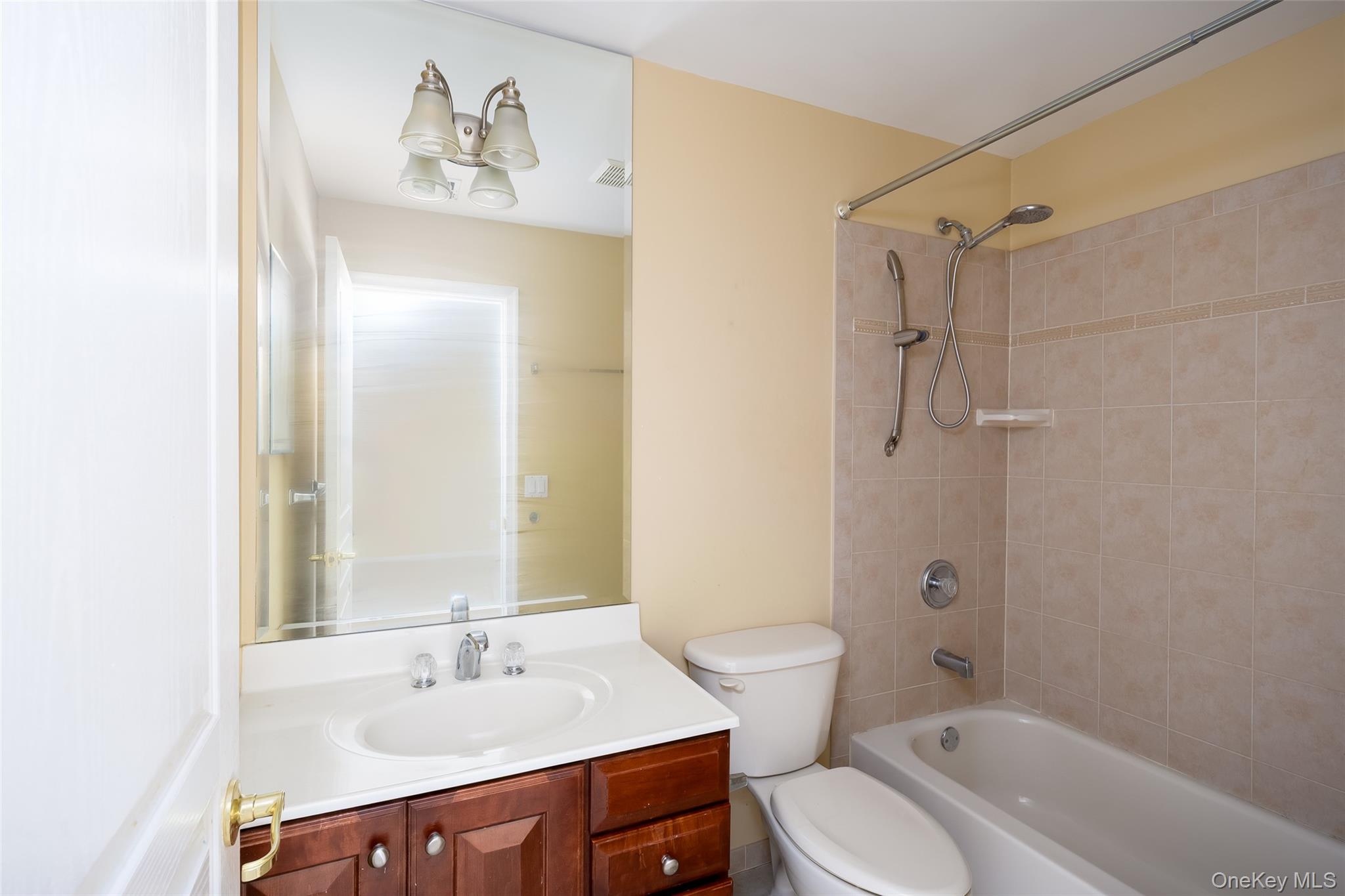 33 Avolet Court, Mount Sinai, NY 11766