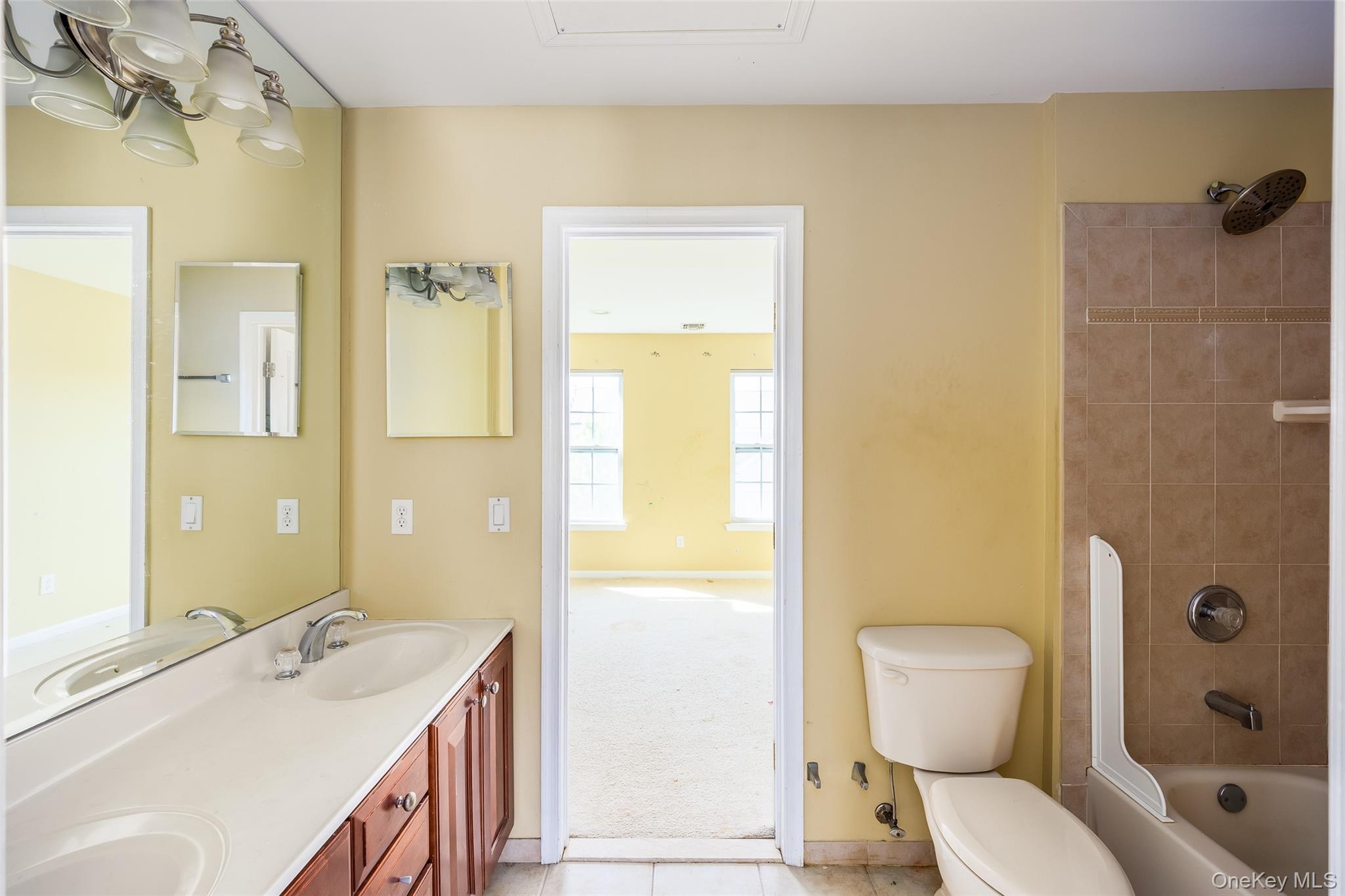 33 Avolet Court, Mount Sinai, NY 11766