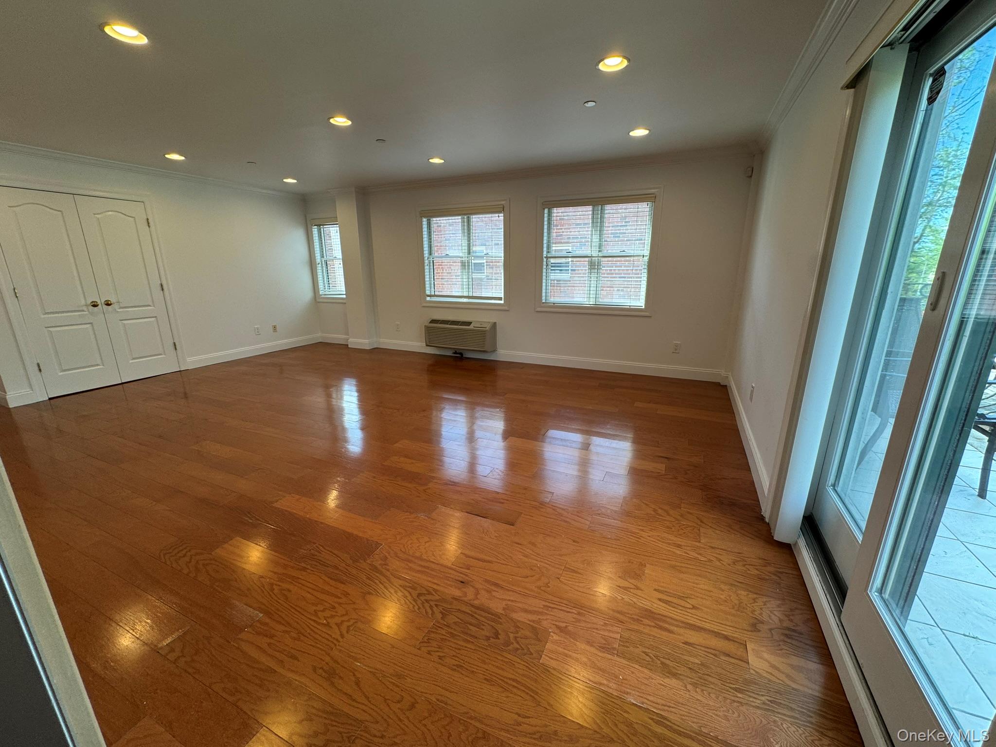 42-23 212 Street # 3C, Bayside, NY 11361