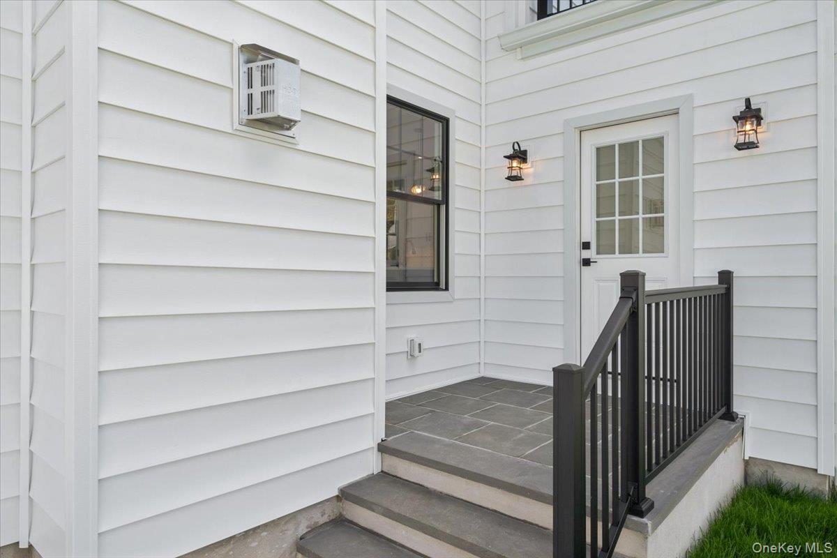 42 Second Street Extension, Glen Cove, NY 11542