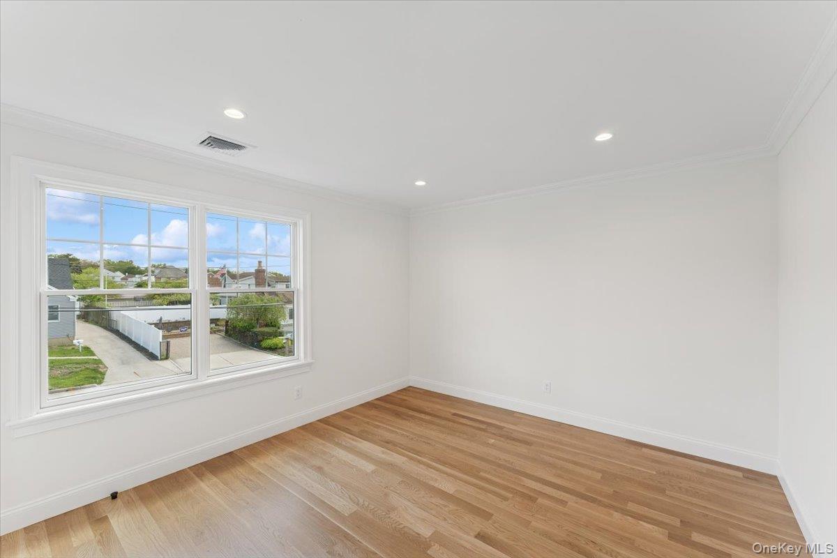 42 Second Street Extension, Glen Cove, NY 11542